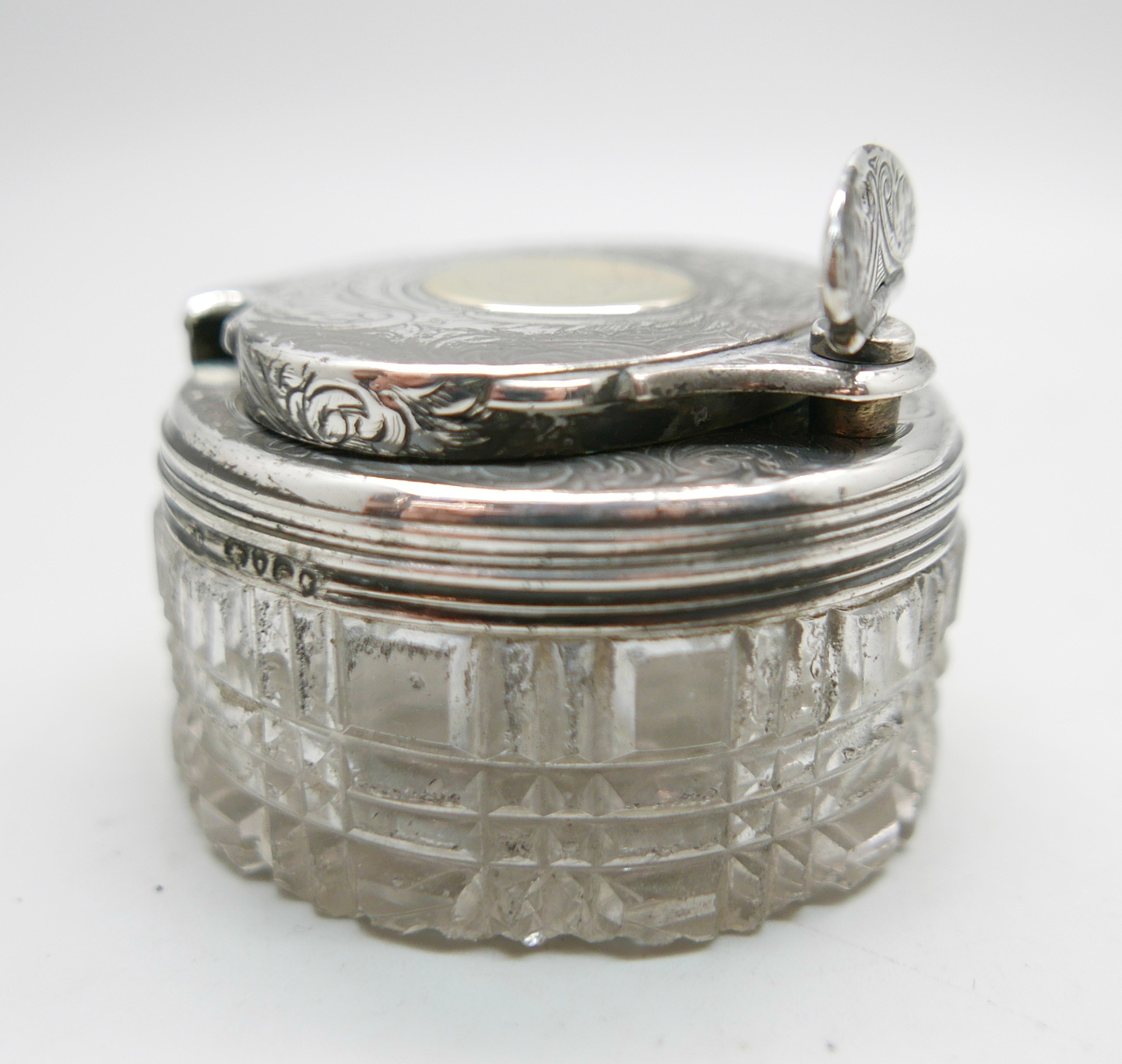 A Victorian silver topped glass travelling ink well - Image 2 of 6