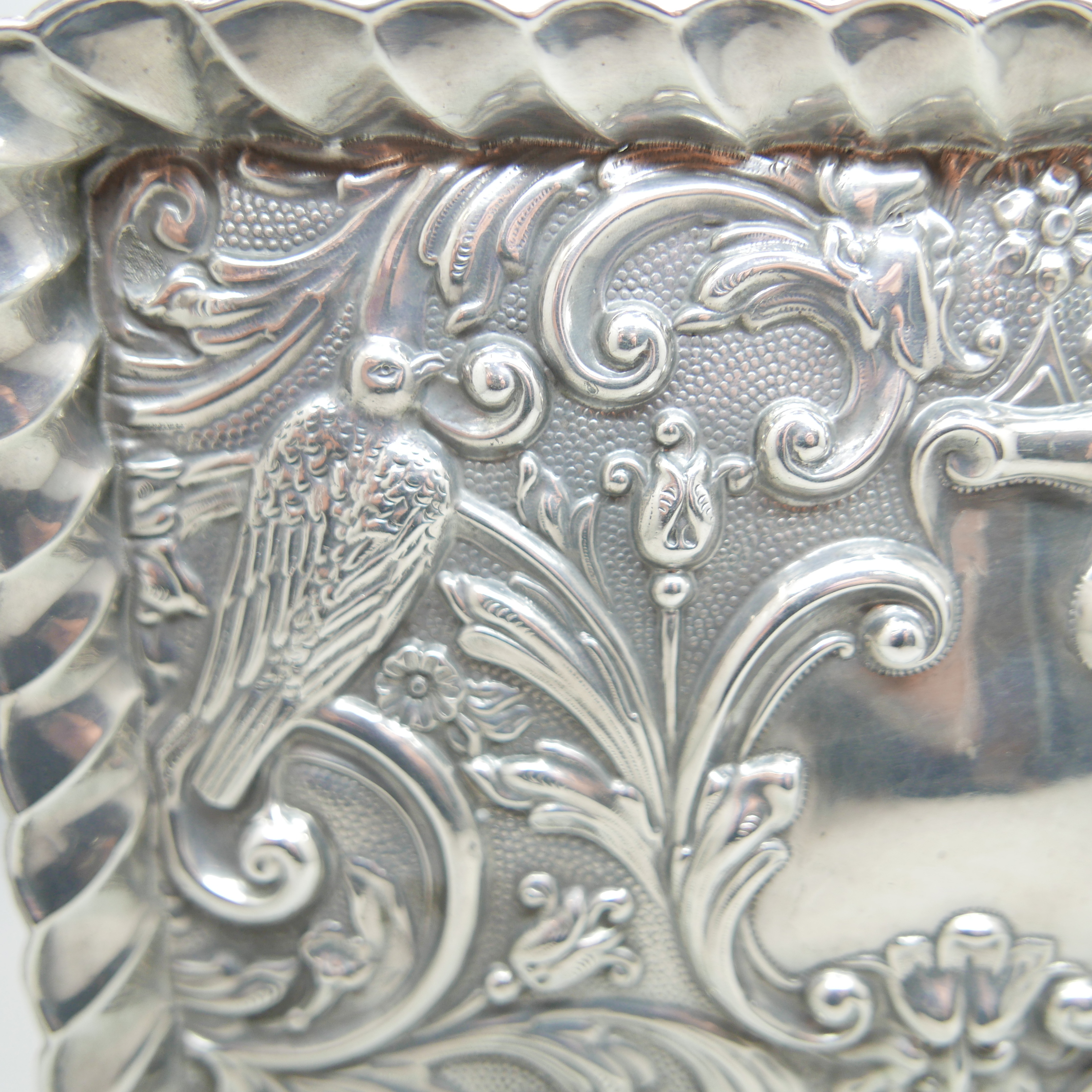 An embossed silver tray, Chester 1908, 163g, 17.5cm x 23cm - Image 2 of 4