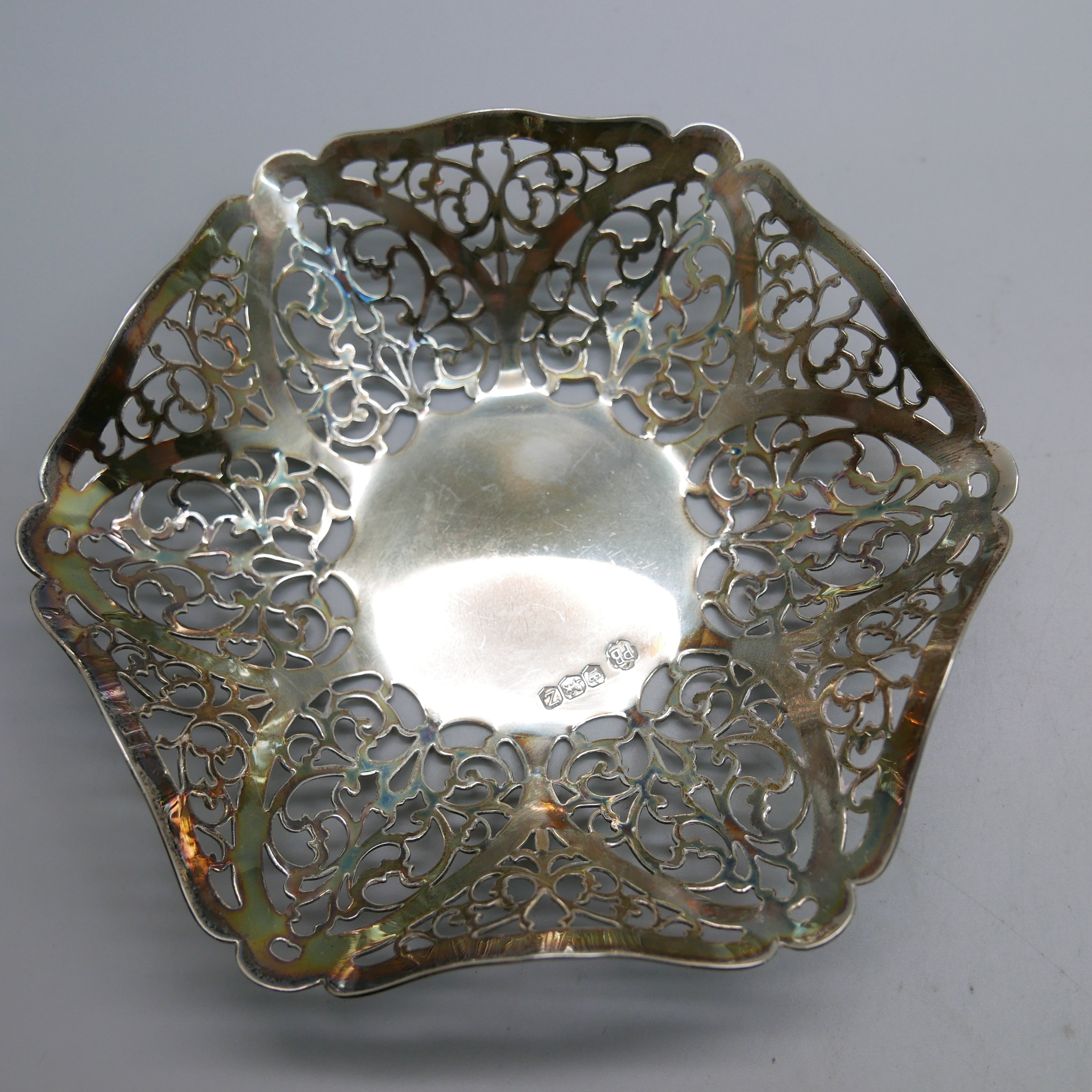Two silver dishes, 173g - Image 2 of 5