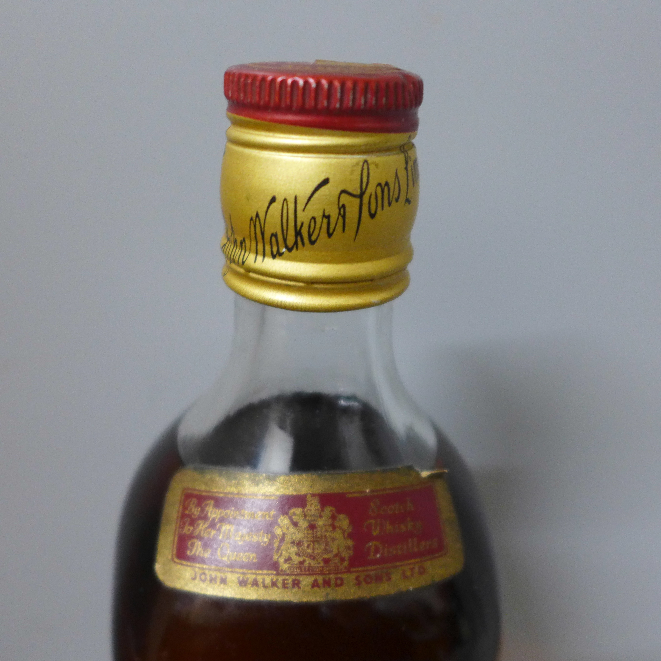 A bottle of Johnnie Walker Red Label Old Scotch Whisky, SB994S16 UCB raised backstamp (in vendor's - Image 3 of 4