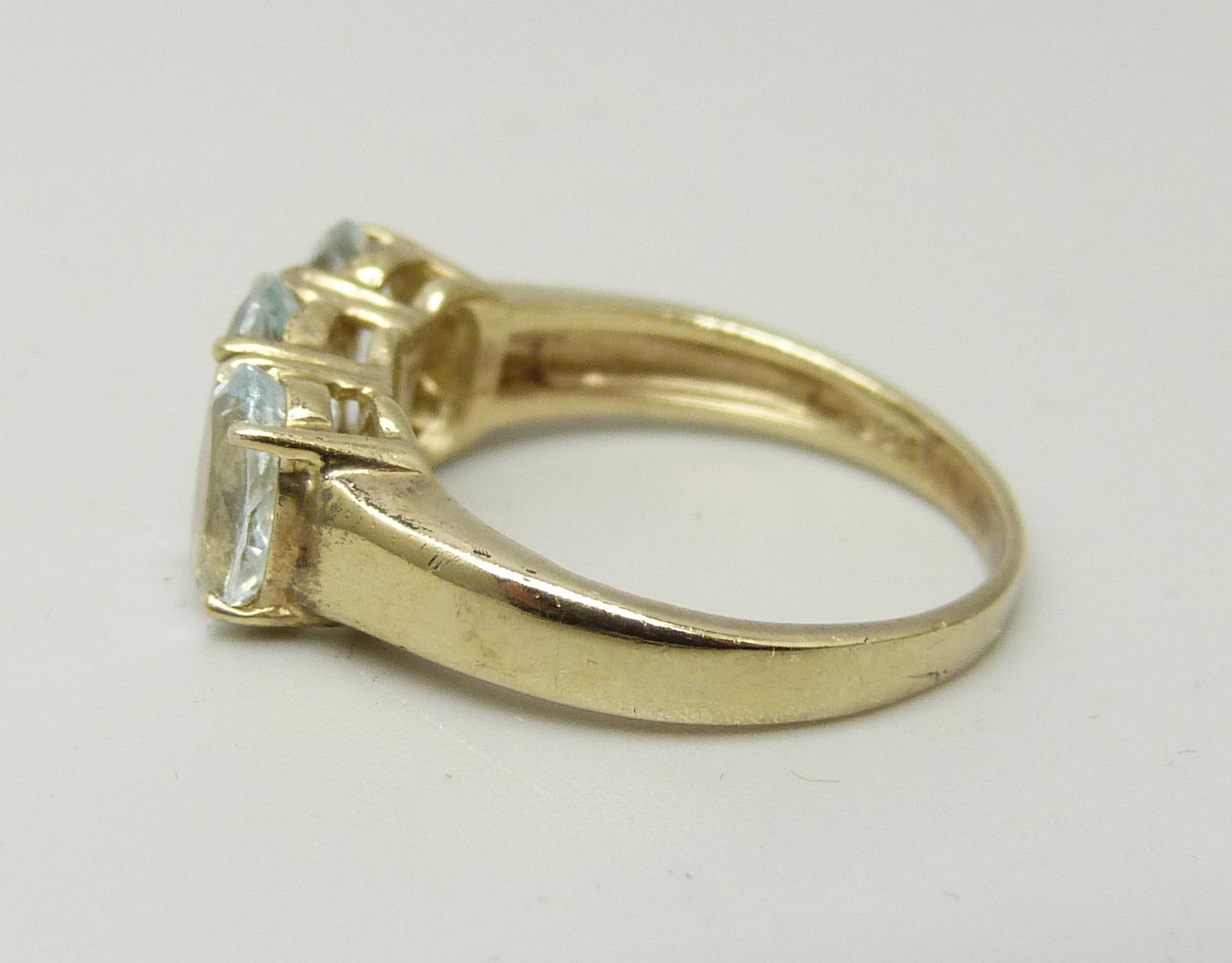 A silver gilt rock crystal trilogy ring, L - Image 2 of 3