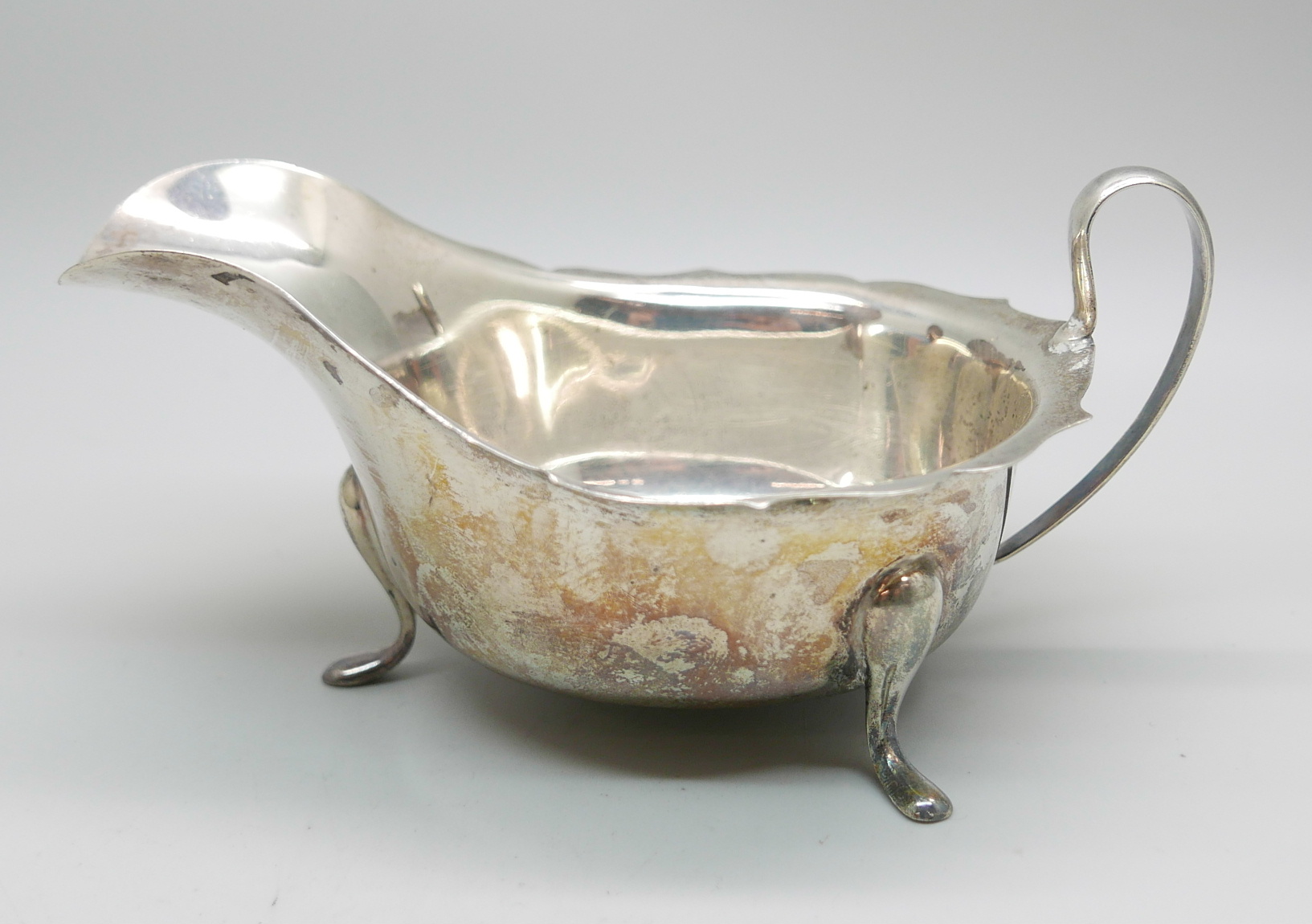 A silver sauce boat, Viners, Sheffield 1934, 104.4g