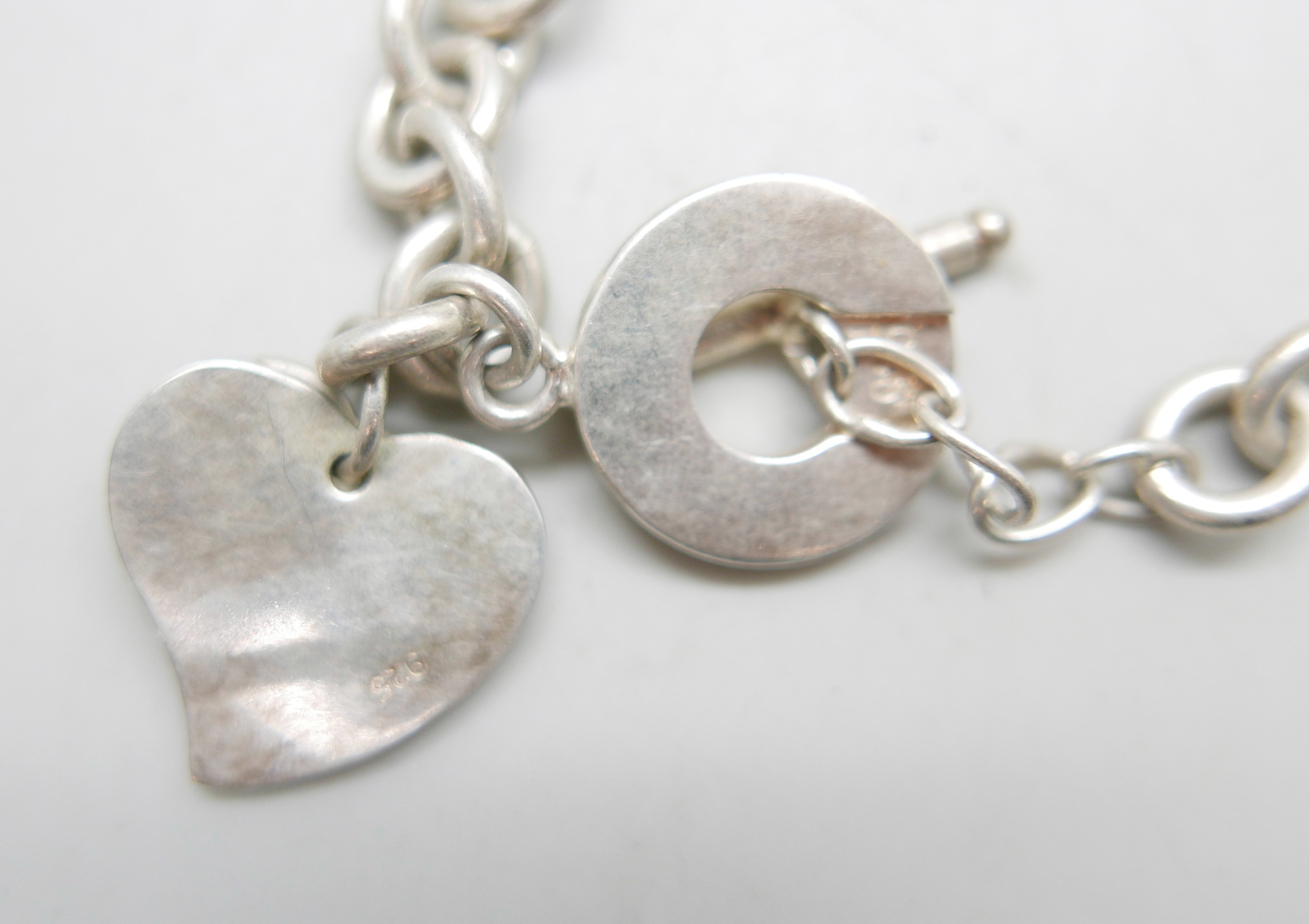 A silver heart, T-bar necklace and a silver bracelet, 77g - Image 3 of 4