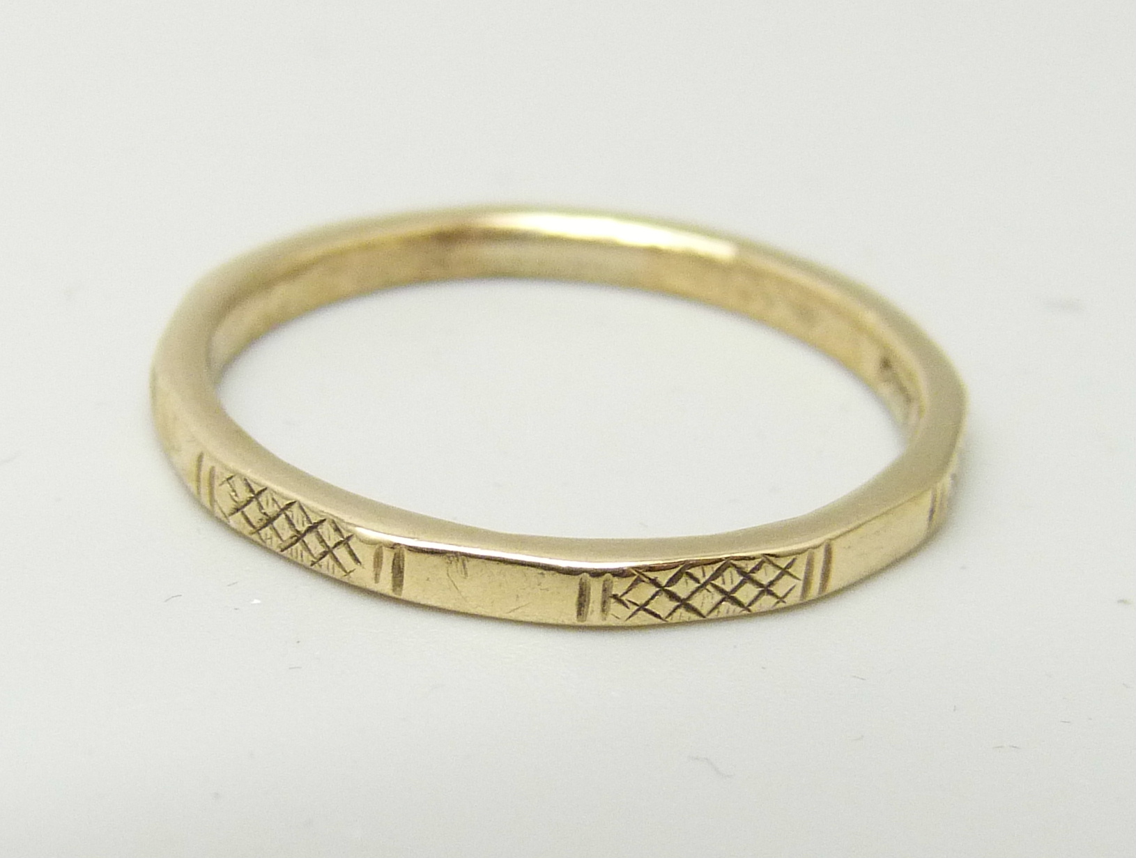A 9ct gold ring, 1.7g, O - Image 2 of 3