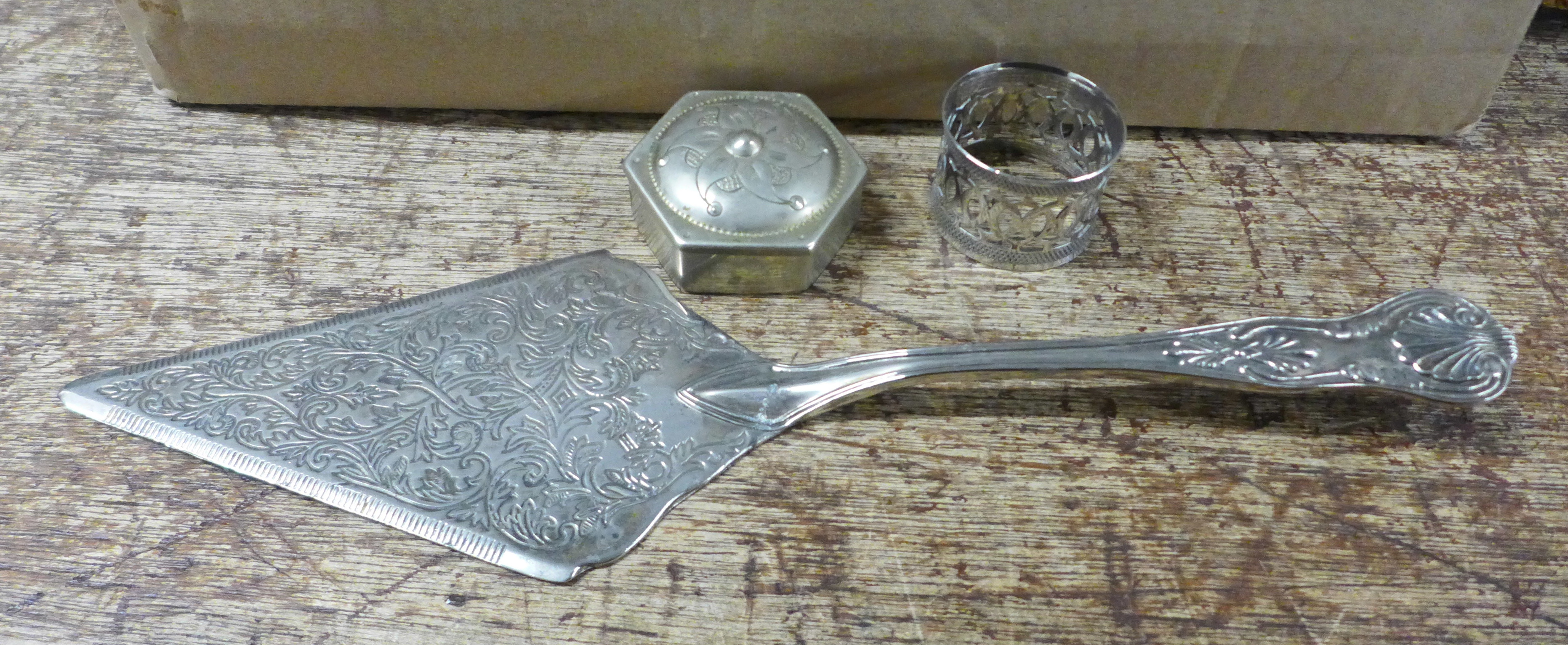 A box of mixed silver plate, cloisonne box, etc. **PLEASE NOTE THIS LOT IS NOT ELIGIBLE FOR IN-HOUSE - Image 4 of 4