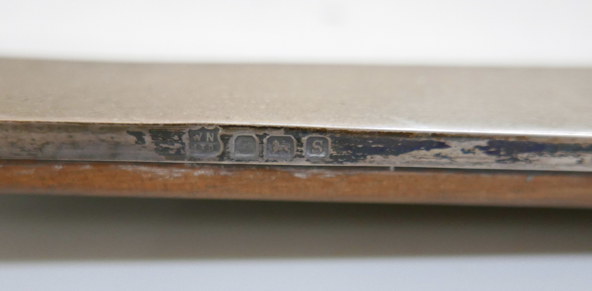 A silver photograph frame, 19cm x 33cm, lacking back stand - Image 3 of 3