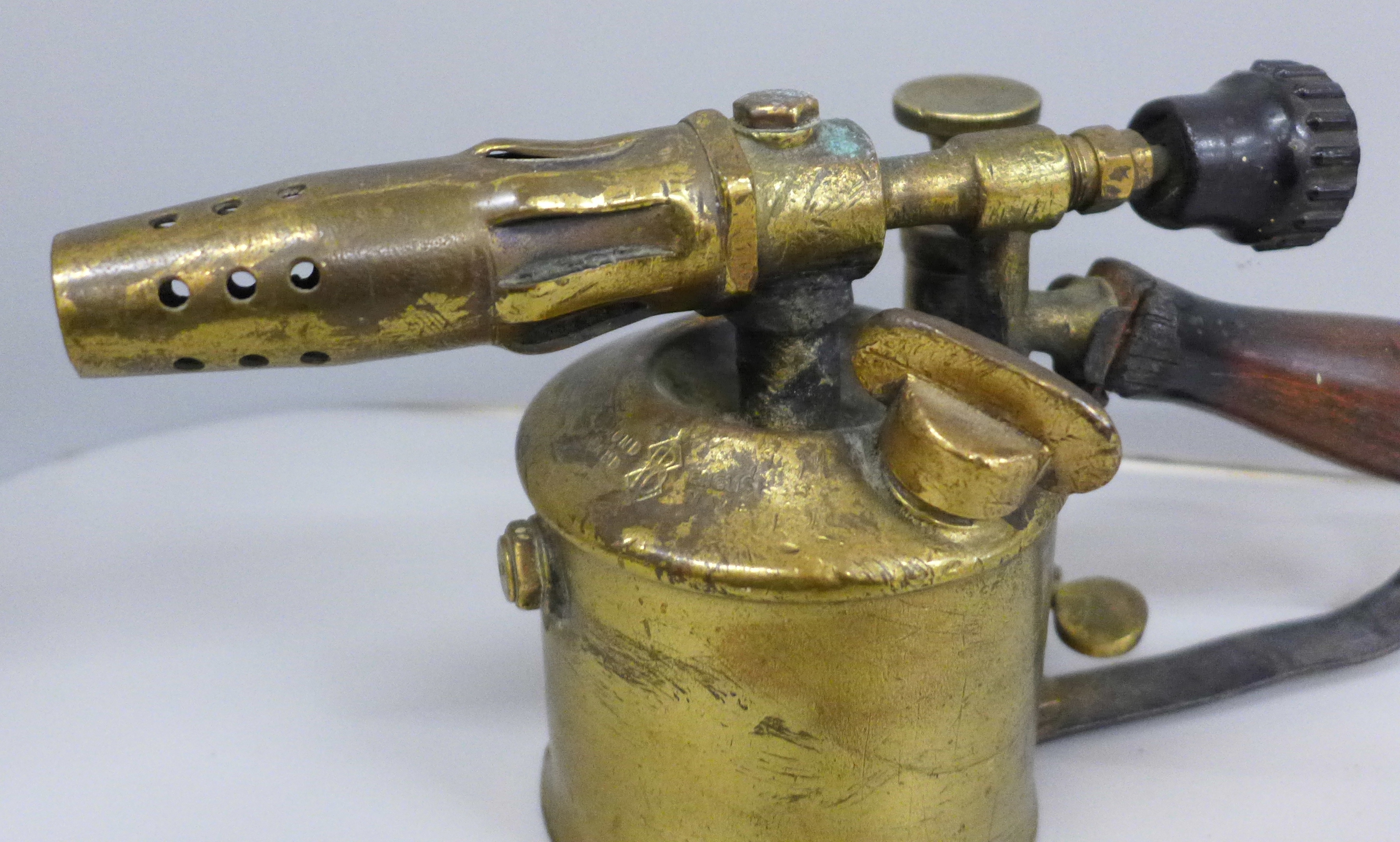 A 1920s brass blow lamp with wooden handle - Image 2 of 5