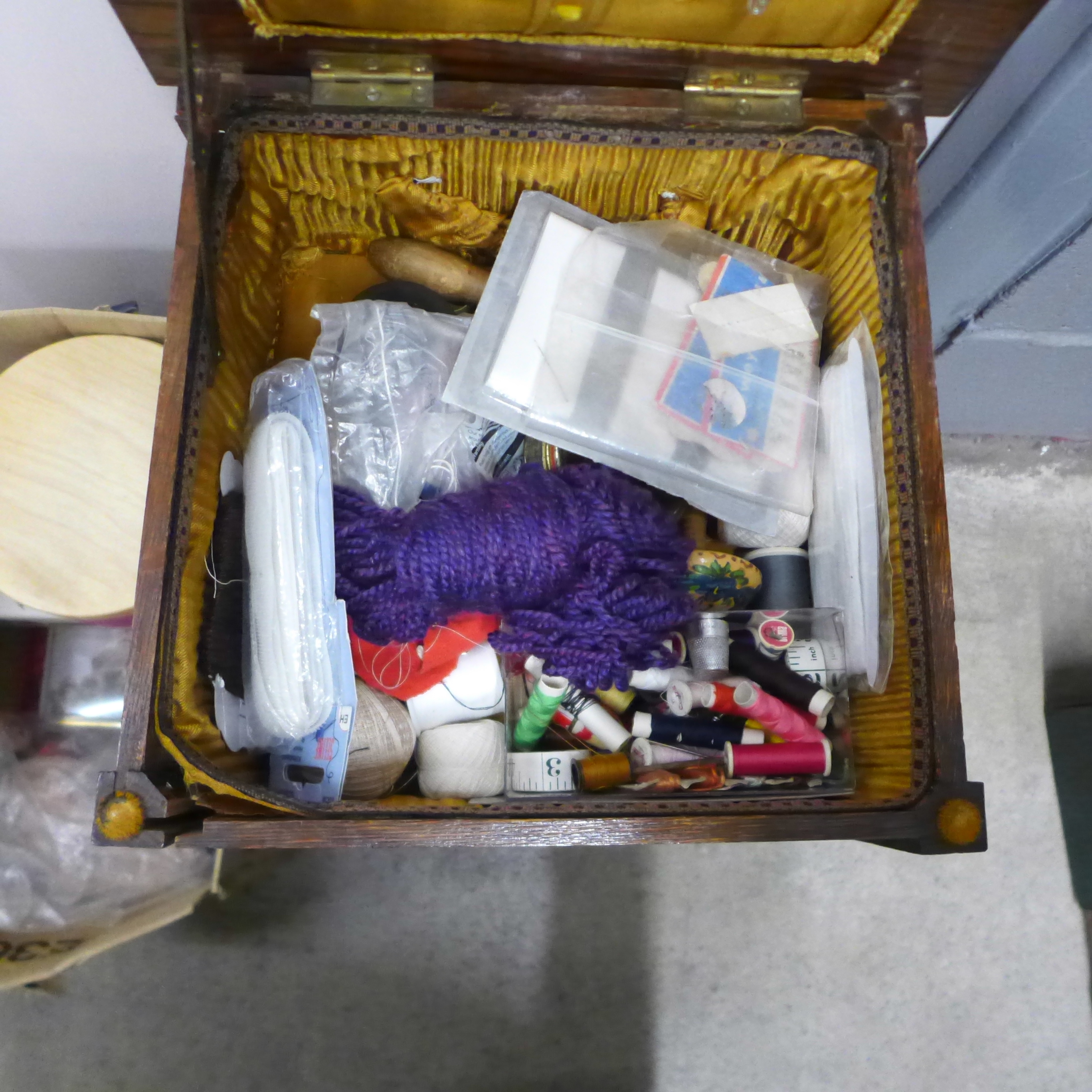 A sewing table with contents and a box of haberdashery **PLEASE NOTE THIS LOT IS NOT ELIGIBLE FOR - Image 2 of 5