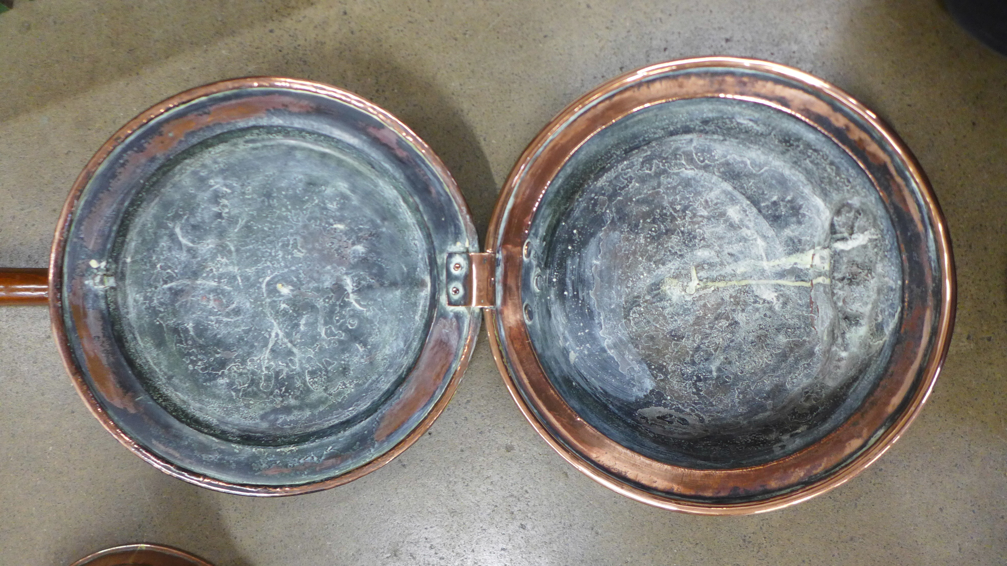 A copper flagon, Imperial 1 gallon and a smaller copper flagon and a copper warming pan - Image 4 of 4
