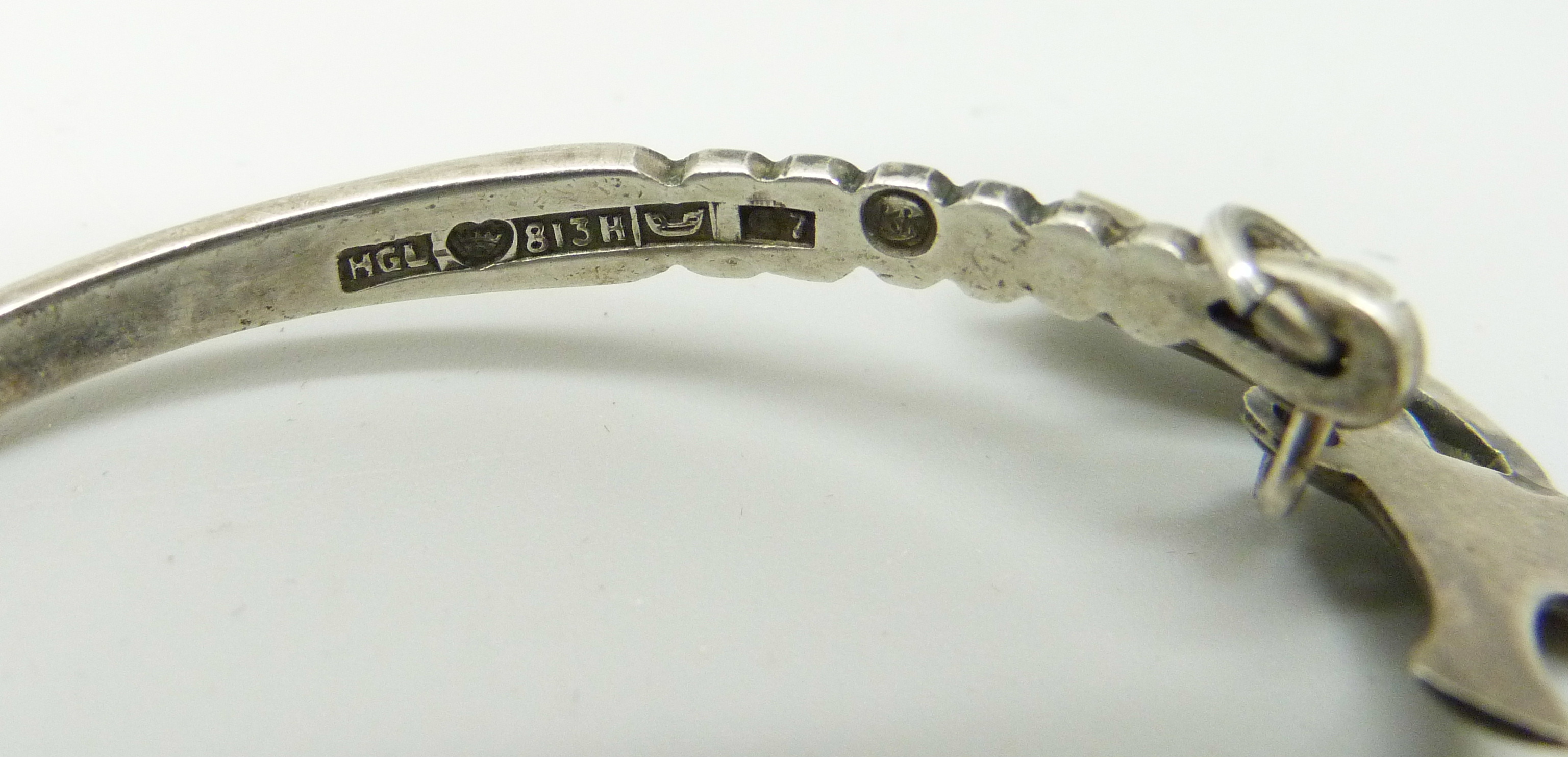 A silver bangle by Holder Lindstrom, Finland - Image 5 of 5