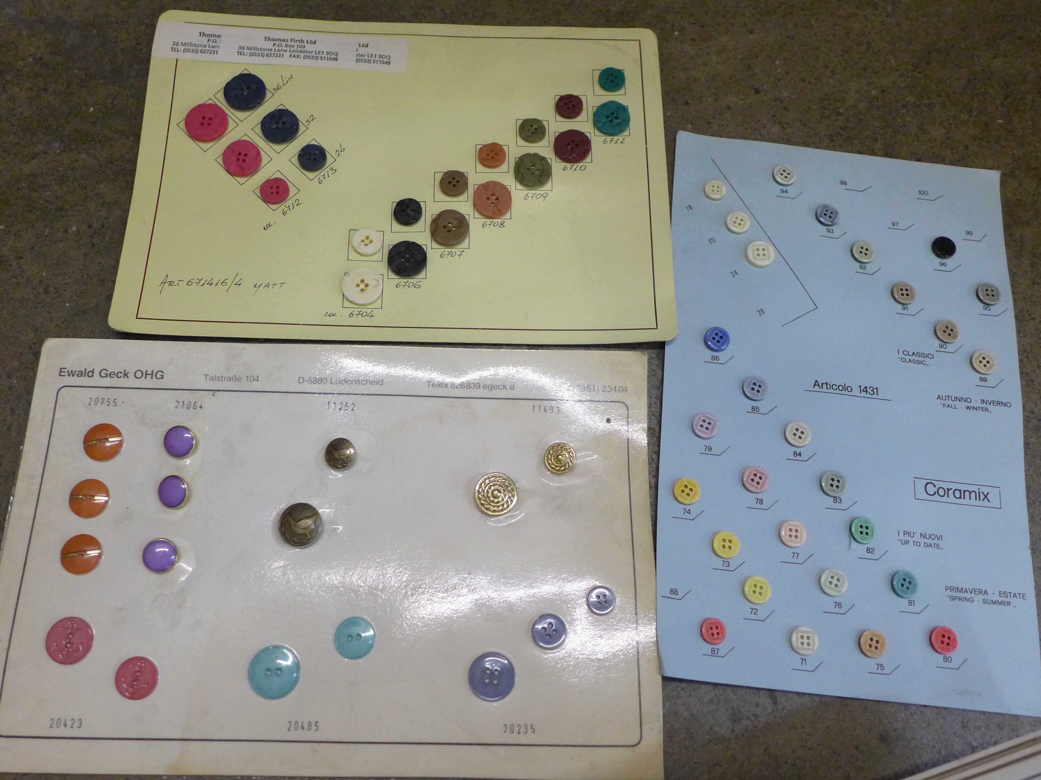A collection of lace, fasteners and buttons merchant sample folders, all vintage - Image 9 of 12