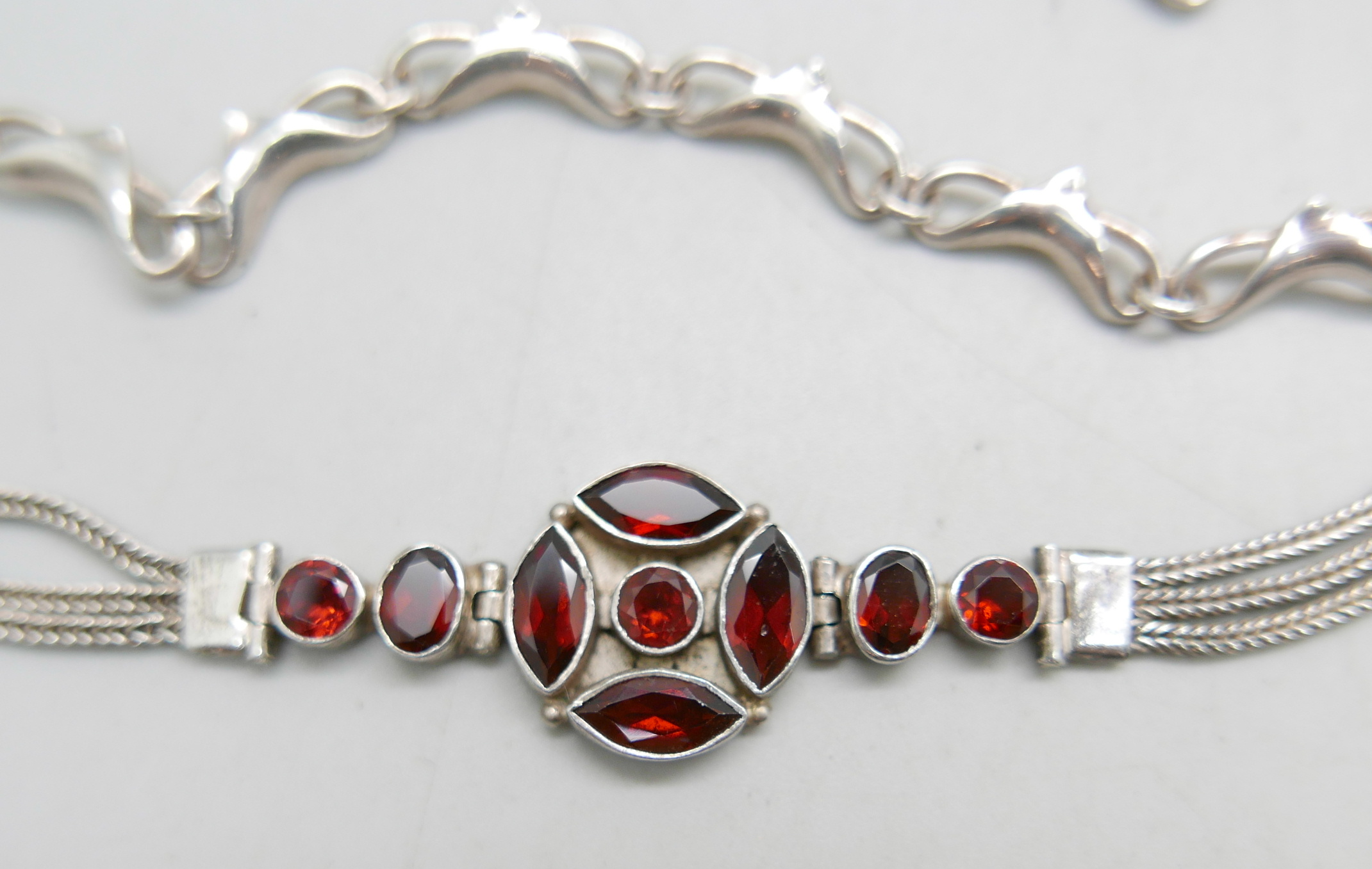 A silver collarette and a silver stone set bracelet - Image 2 of 3