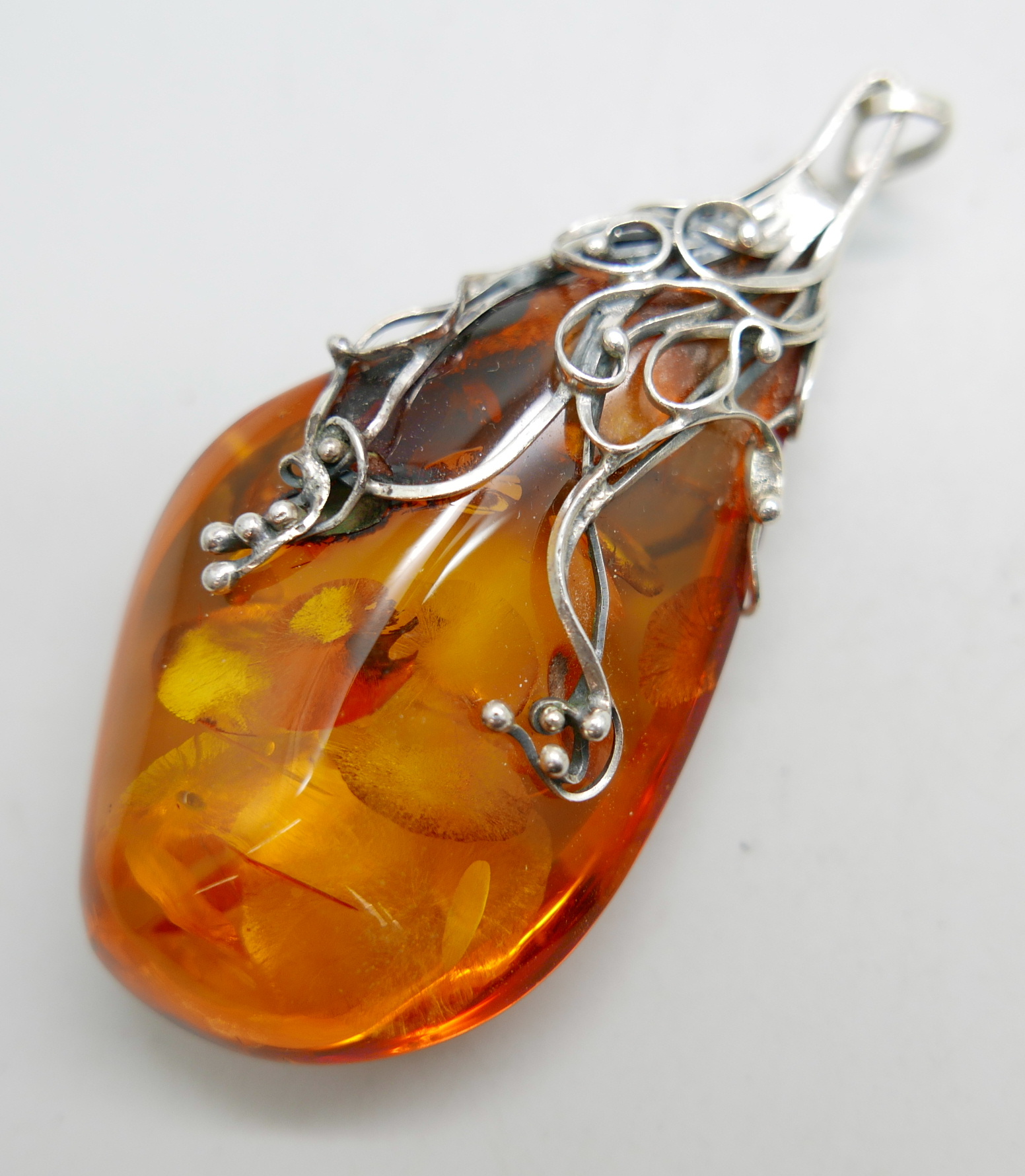 A large silver and amber pendant and chain, 9cm with the loop - Image 4 of 4