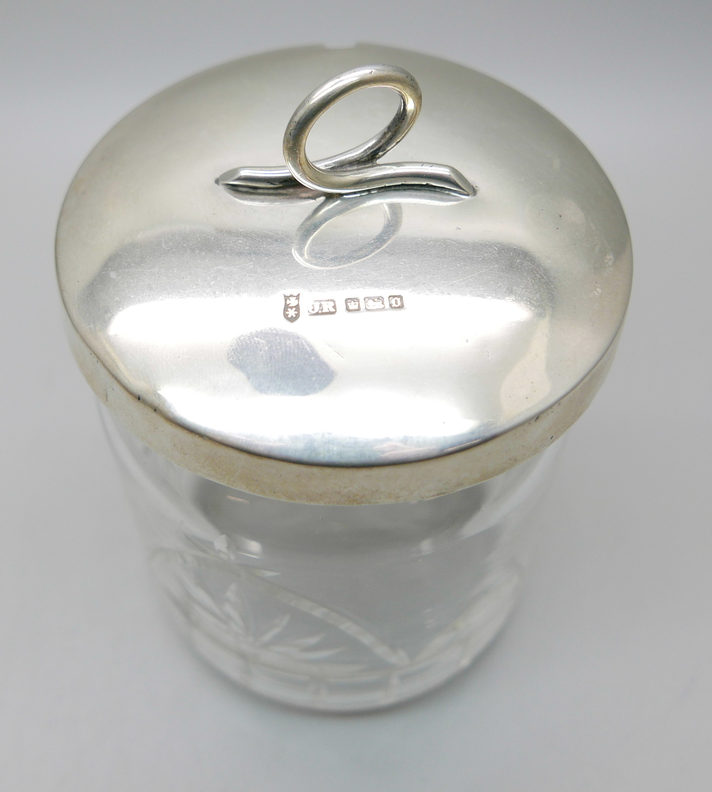 A silver and tortoiseshell hand mirror and a silver topped glass preserve jar, lid 37g - Image 6 of 6