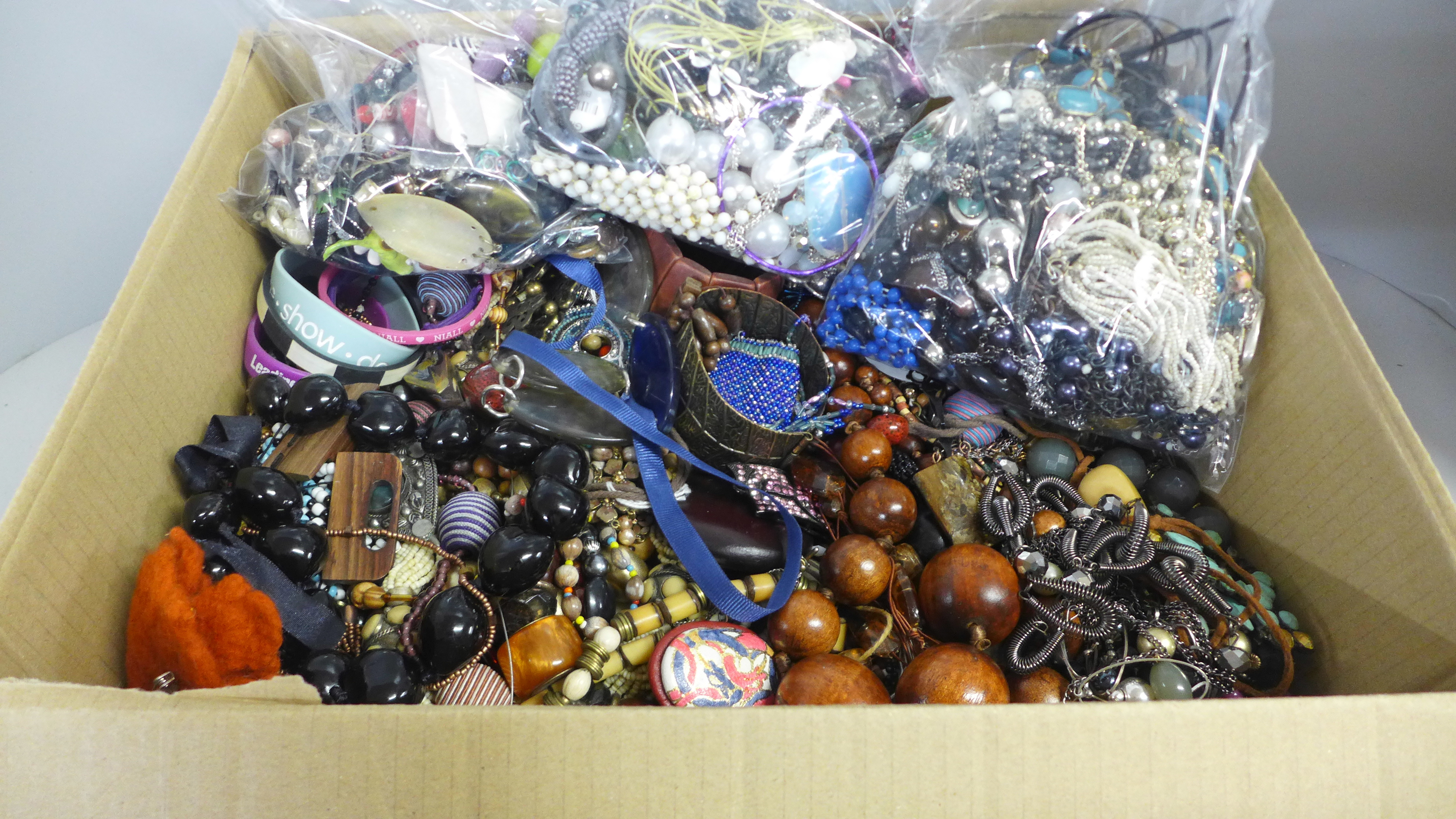 A large box of costume jewellery and three bags - Image 2 of 5