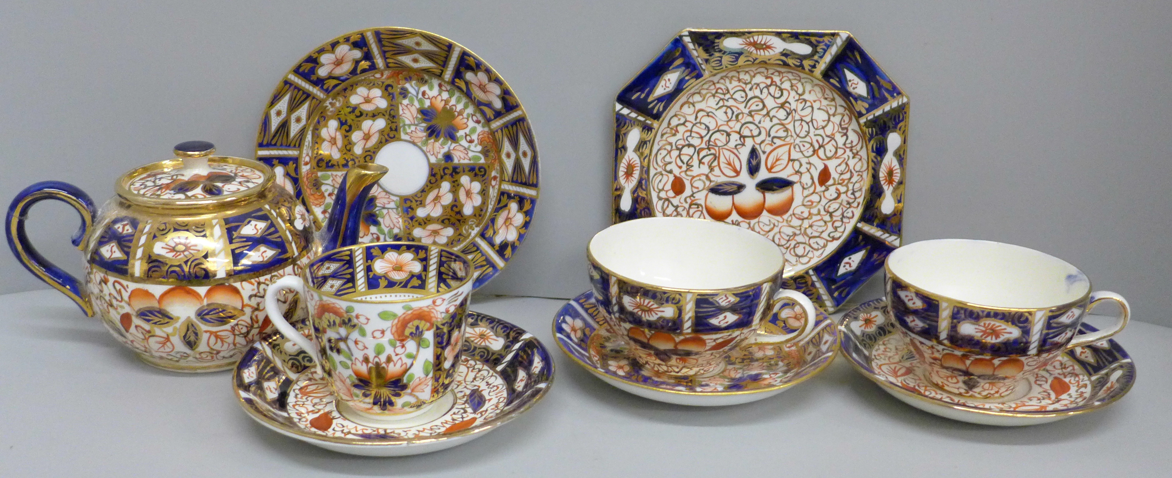 A collection of mixed Imari china including Wedgwood and Crown Derby, teapot a/f