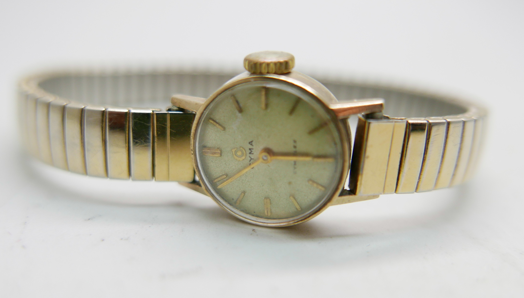 A lady's 9ct gold cased Cyma Cymaflex wristwatch - Image 2 of 3