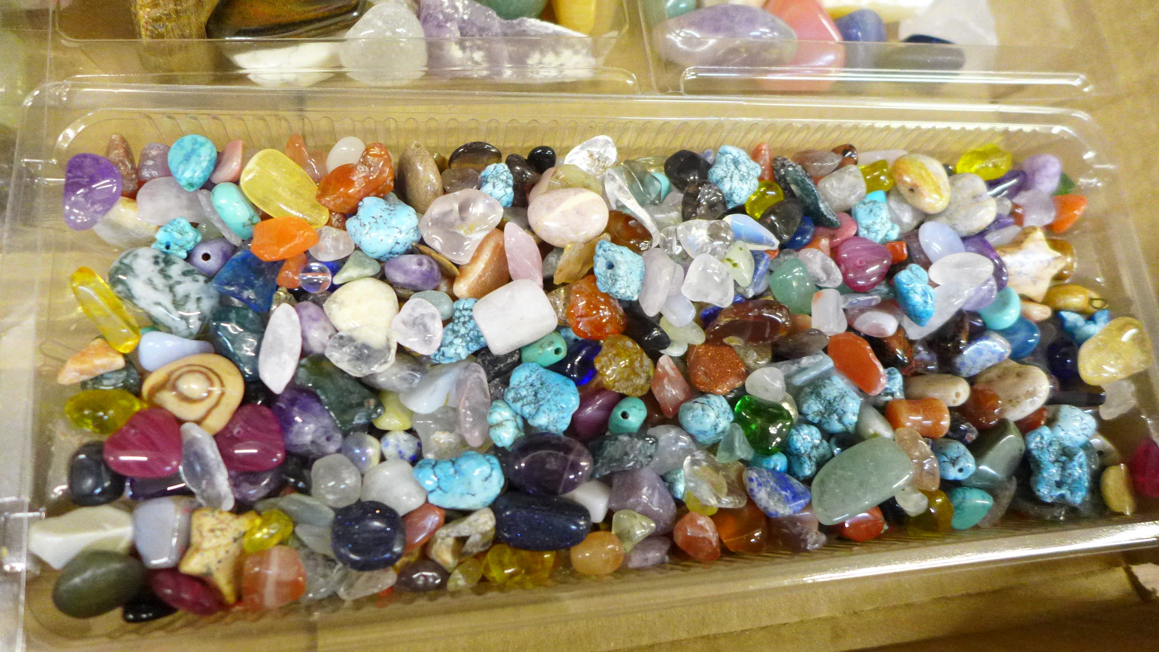 A large collection of semi-precious stones - Image 5 of 5