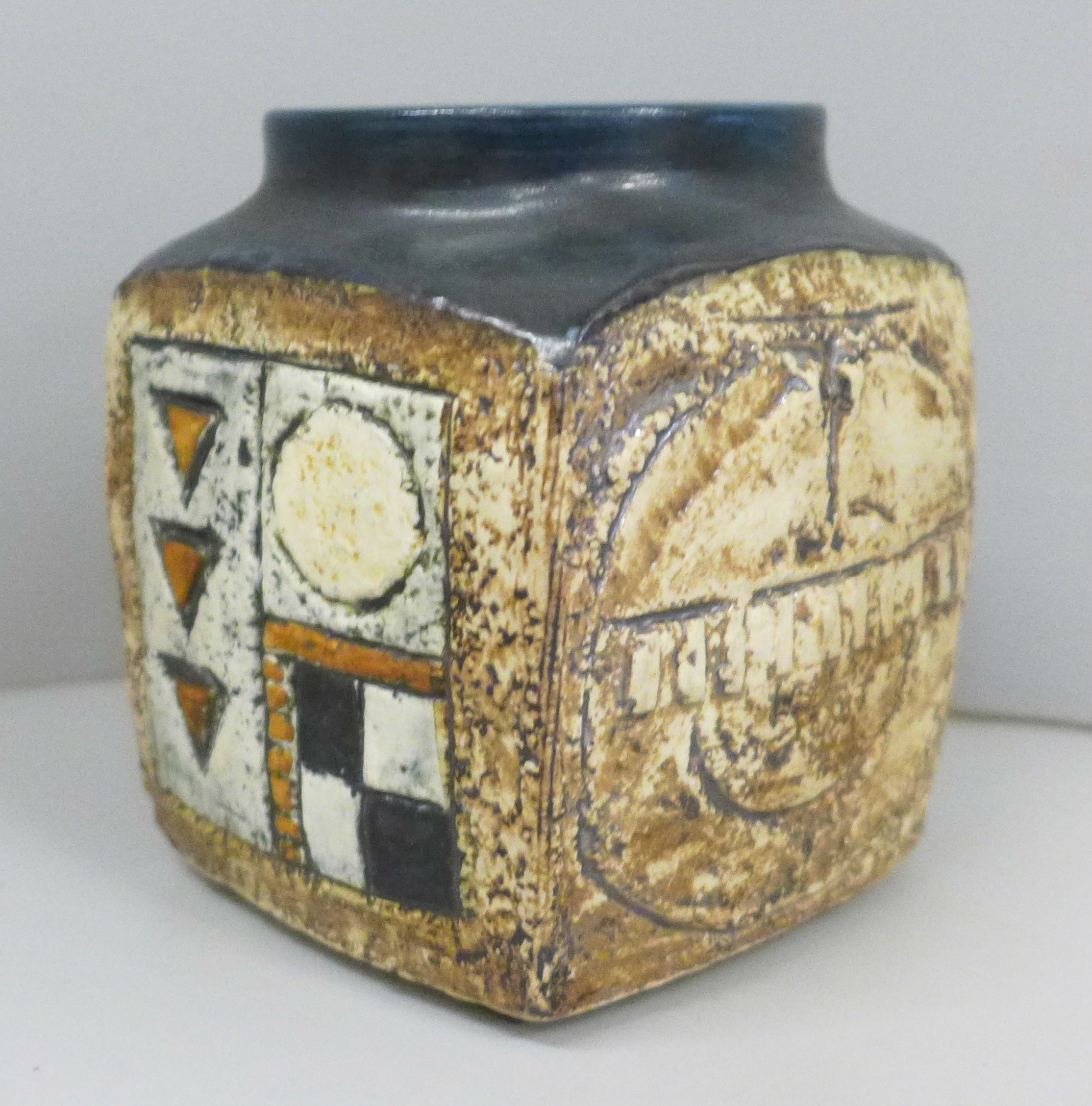A Troika marmalade jar by Honor Curtis, 10cm - Image 2 of 3