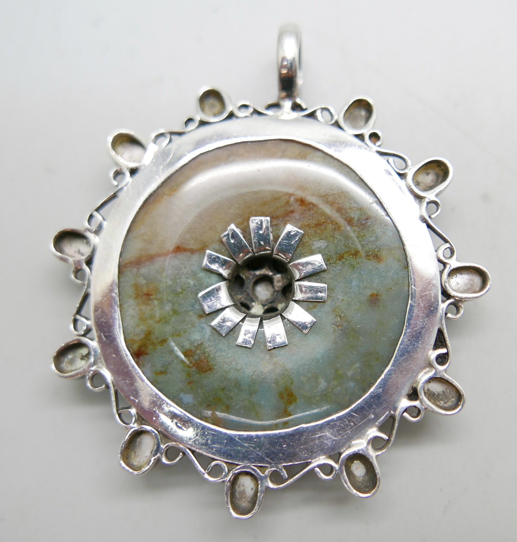 A large silver, stone and mother of pearl pendant, 6cm - Image 3 of 3