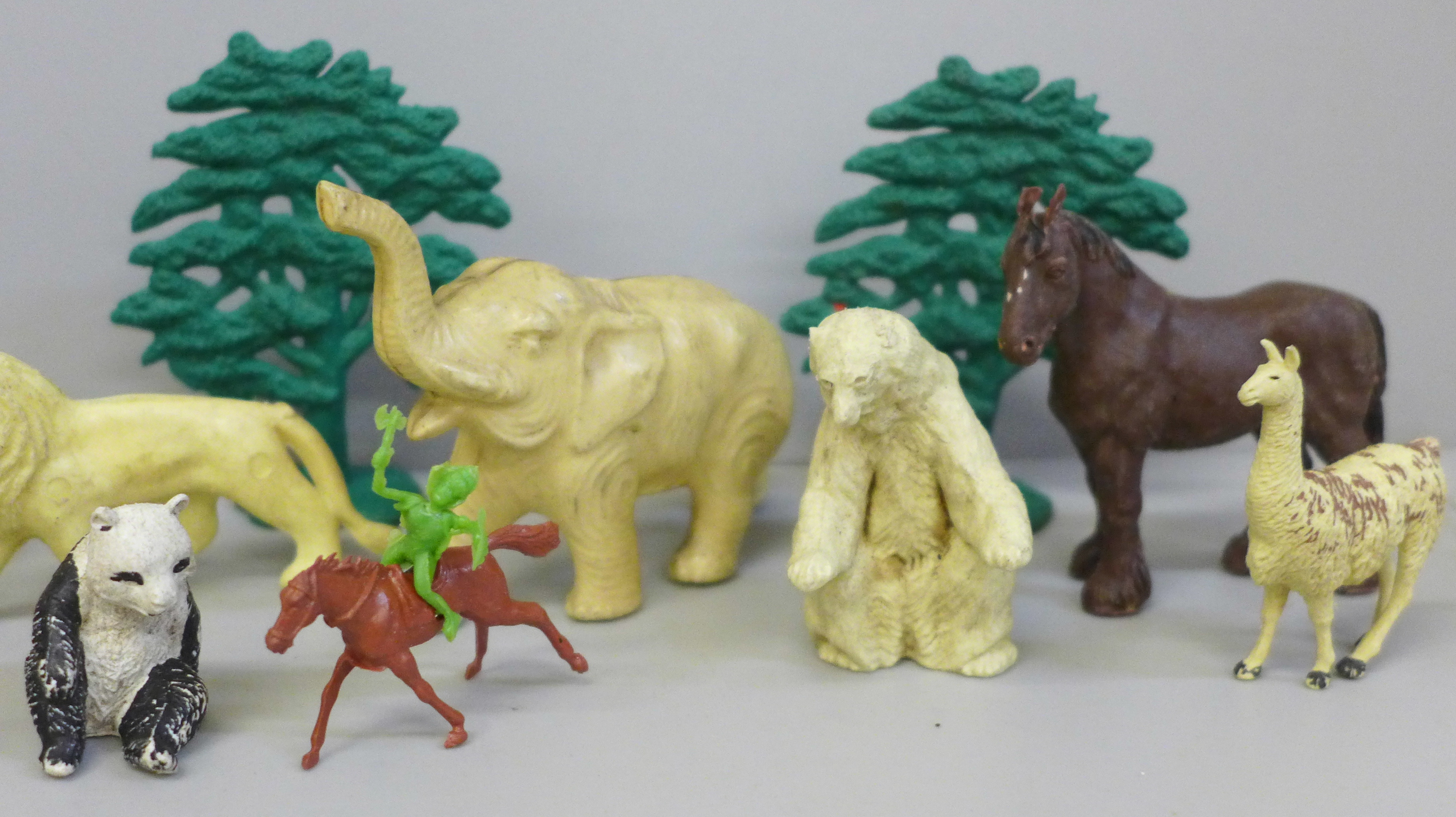 A collection of over 100 plastic animals, figures and accessories, mostly made by Britains Ltd., - Image 2 of 4