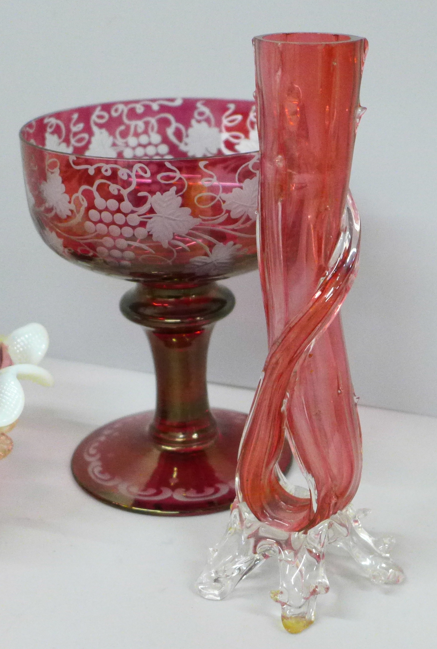 A cranberry and white Kralik Thorn vase, a ruffle edge cranberry glass bowl and a cranberry cut - Image 4 of 4