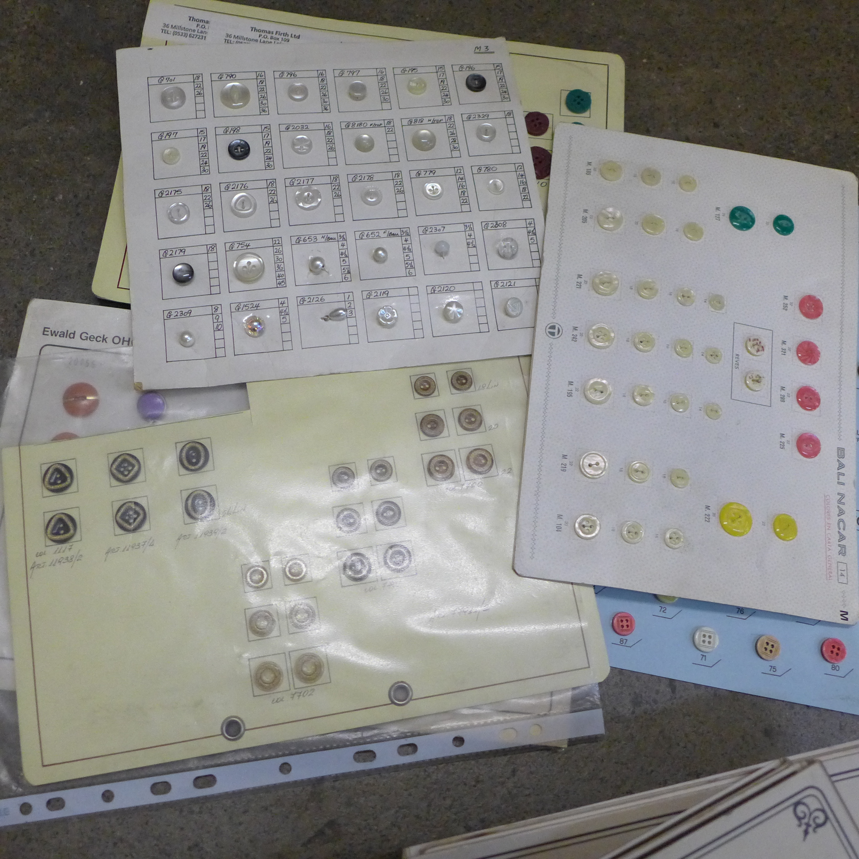 A collection of lace, fasteners and buttons merchant sample folders, all vintage - Image 10 of 12