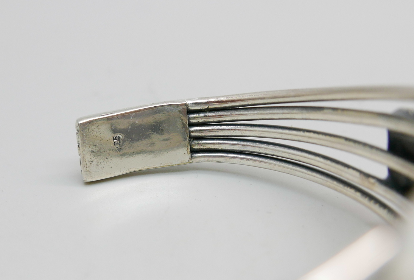 A 925 silver and stone set bangle - Image 5 of 6