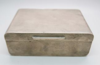 A silver cigarette box, total weight with liner 382g, 13.5cm wide