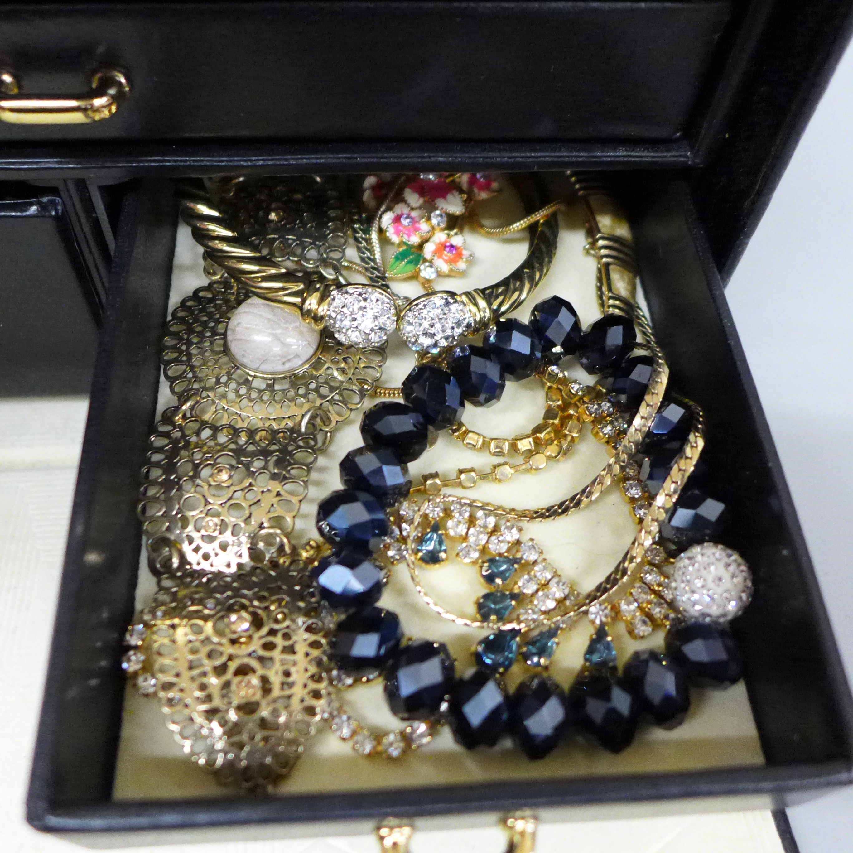 A case of modern costume jewellery - Image 3 of 6