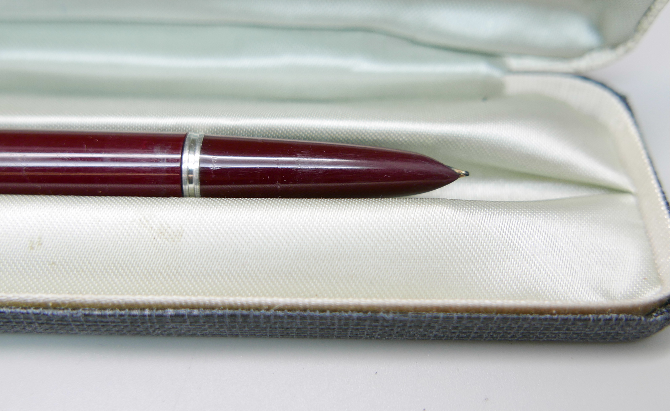 A cased Sheaffer pen with 14k gold nib, a cased Parker pen with gold plated top, a cased Cross - Image 3 of 3