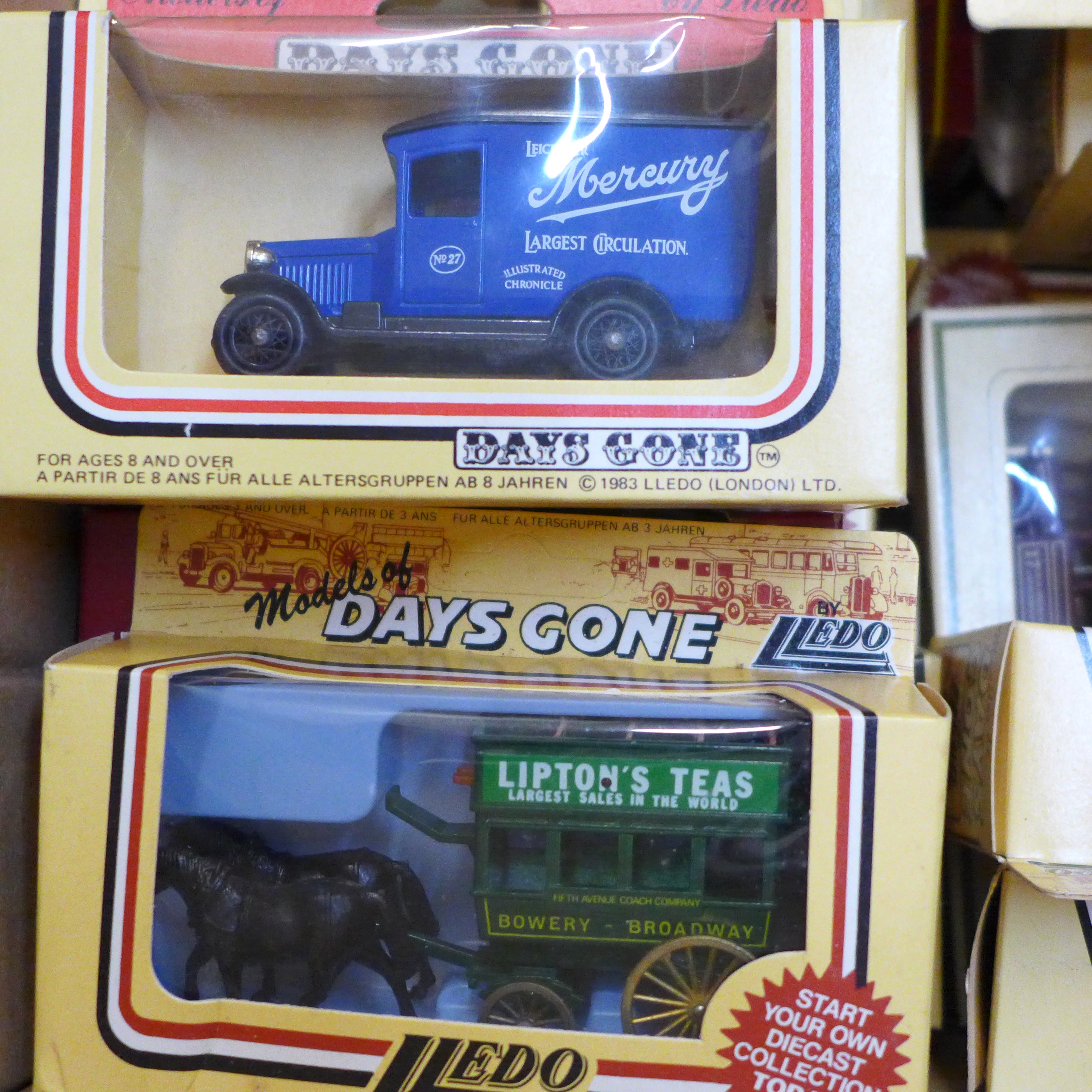 A collection of die-cast model vehicles, boxed; Lledo, Days Gone, Promotional, etc. - Image 3 of 4
