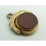 A 9ct gold swivel fob set with carnelian and bloodstone, Birmingham 1901, Pearce and Thompson, 3.9g