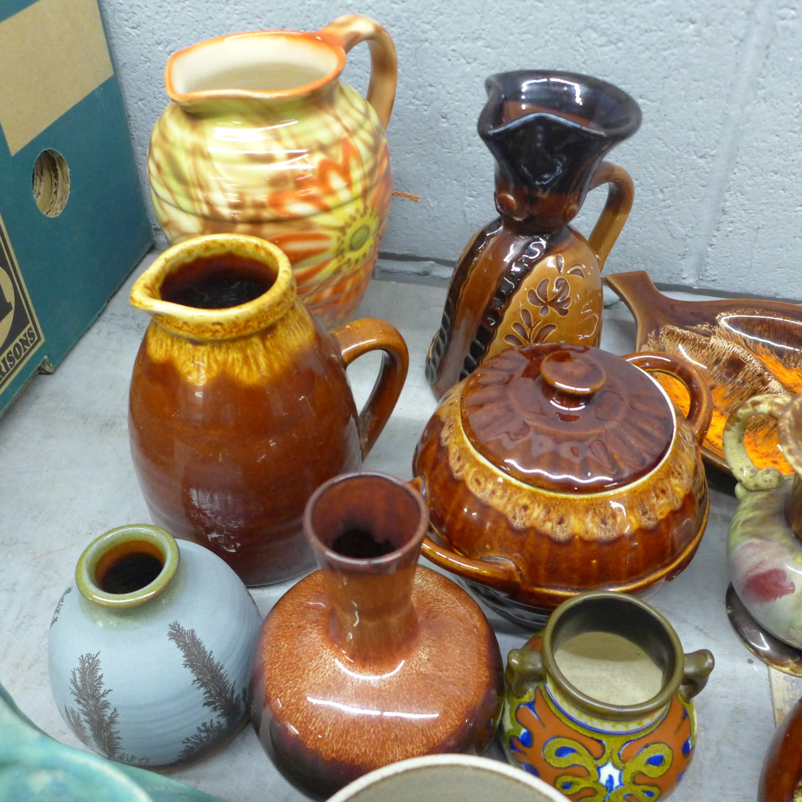 A collection of stoneware; Marius Giuge, John Chipperfield pottery, Keramikos England, etc. **PLEASE - Image 2 of 4