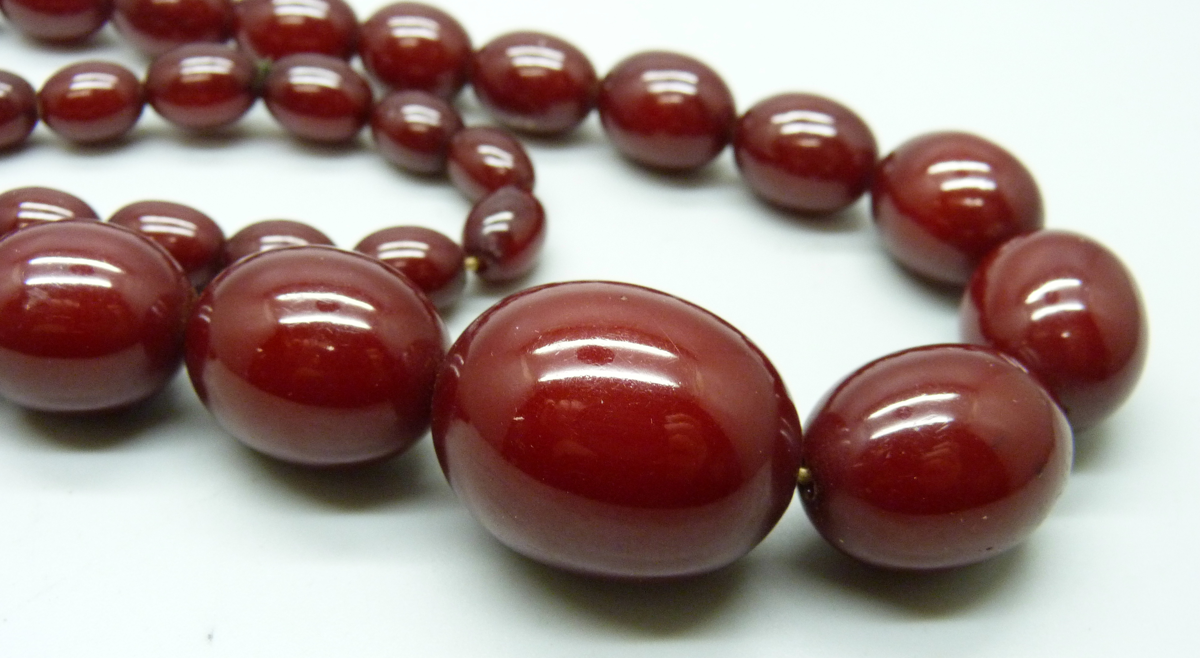 A string of sherry amber beads, 75.5g - Image 3 of 7