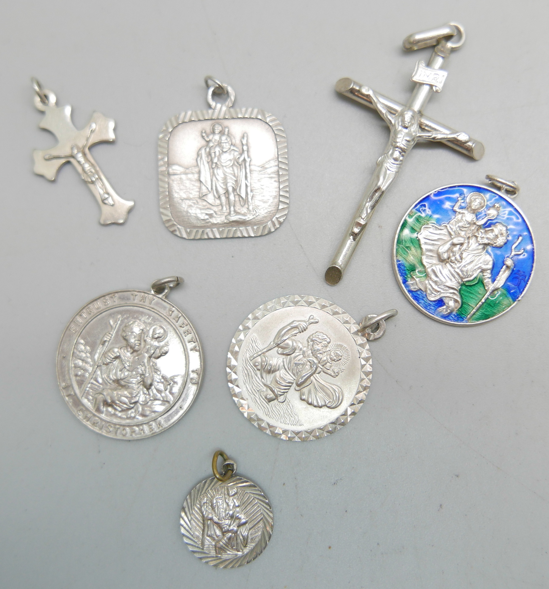 Five silver St. Christopher pendants and two silver crucifix pendants, 25g - Image 2 of 2