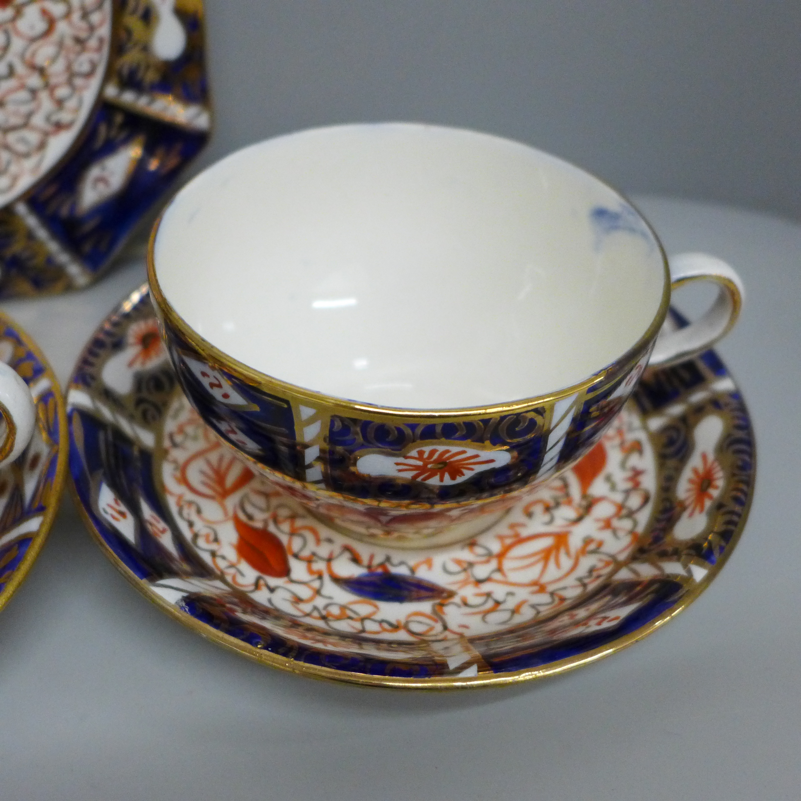 A collection of mixed Imari china including Wedgwood and Crown Derby, teapot a/f - Image 2 of 5