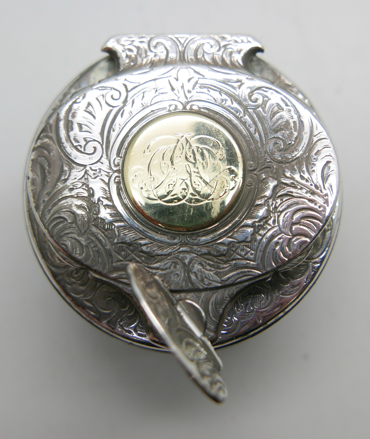 A Victorian silver topped glass travelling ink well - Image 5 of 6