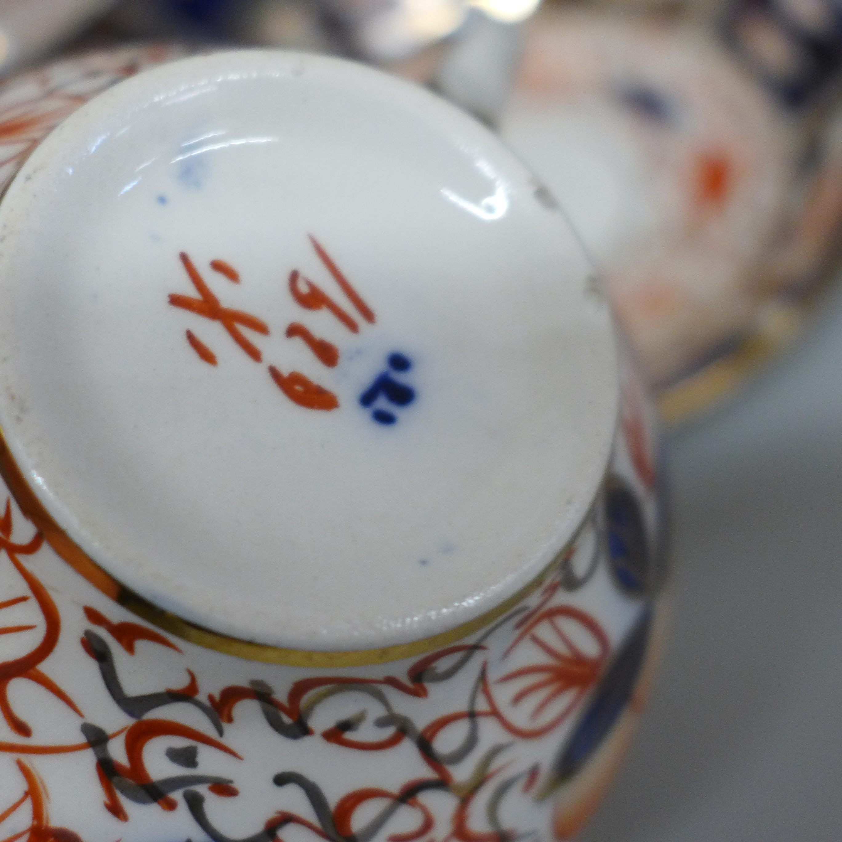 A collection of mixed Imari china including Wedgwood and Crown Derby, teapot a/f - Image 3 of 5