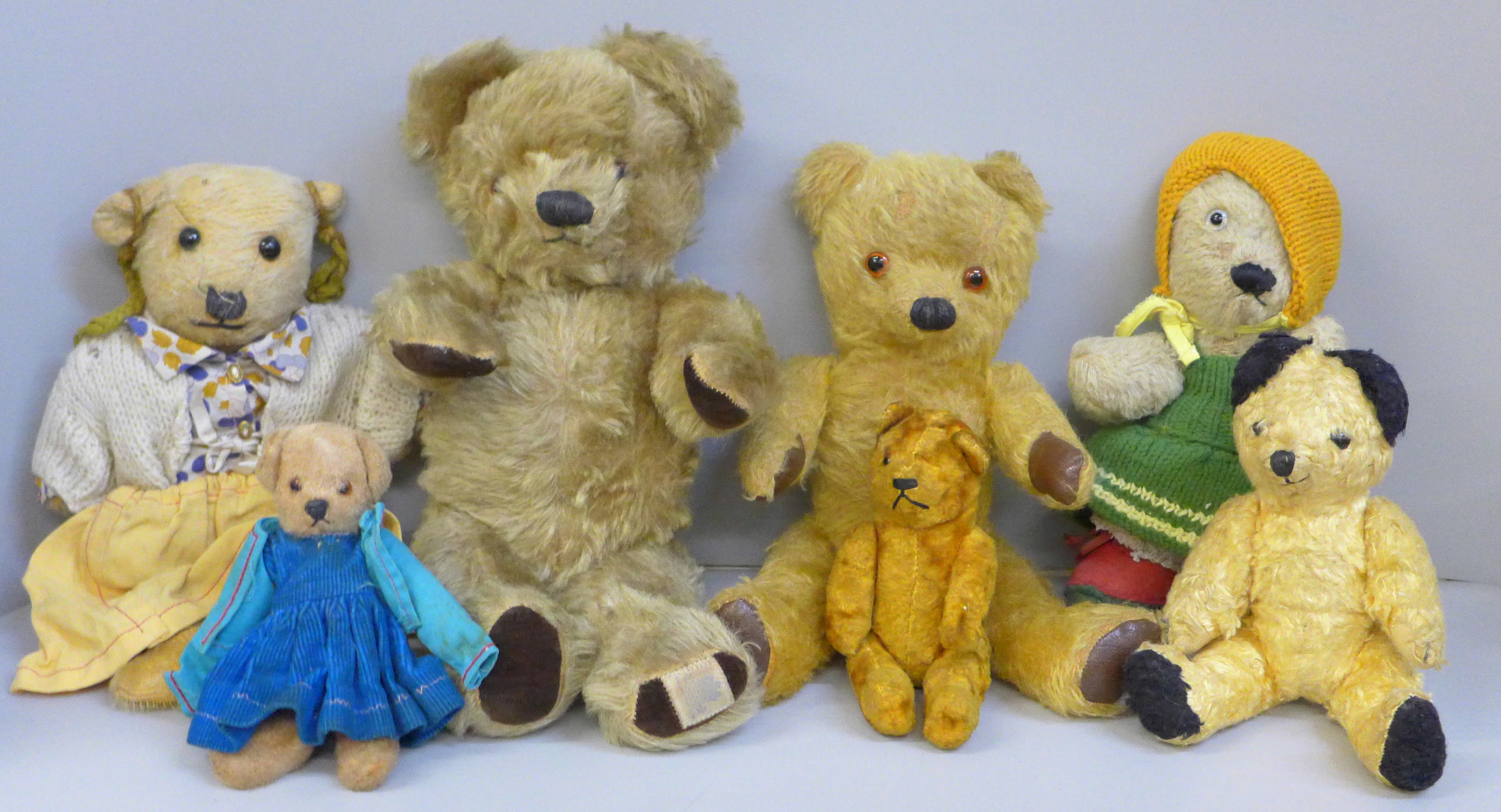 Seven vintage Teddy bears including one musical