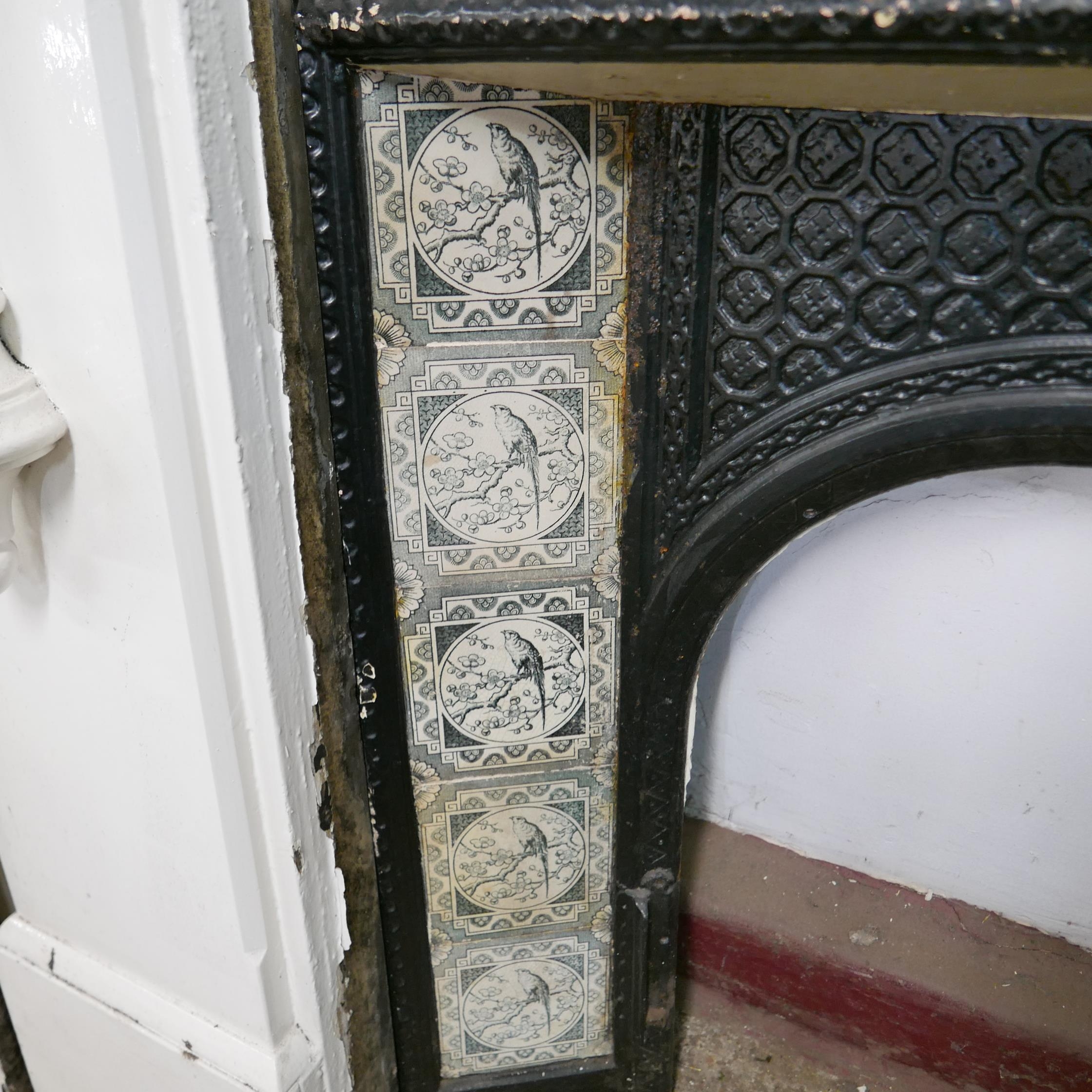 A Victorian slate fire surround with cast iron tiled insert - Image 3 of 4