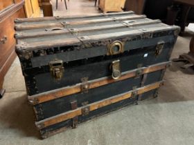 An early 20th Century fitted steamer trunk