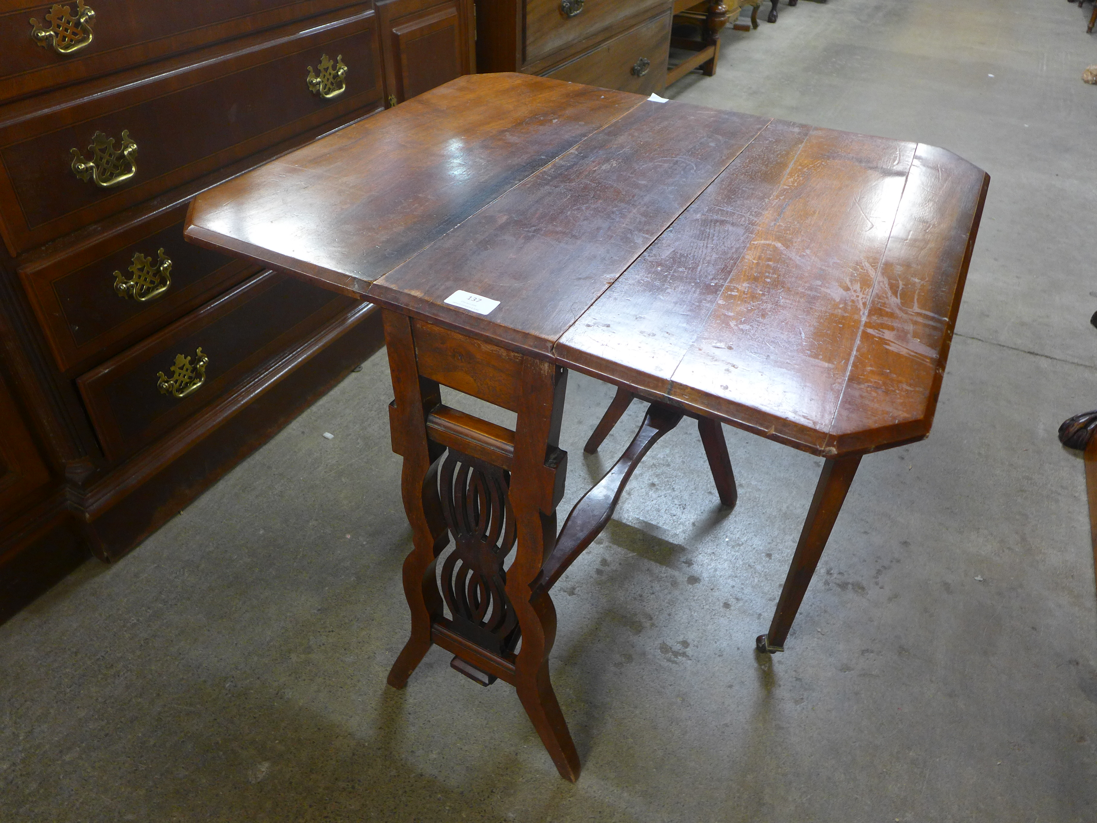 An Edward VII mahogany Sutherland table - Image 5 of 5