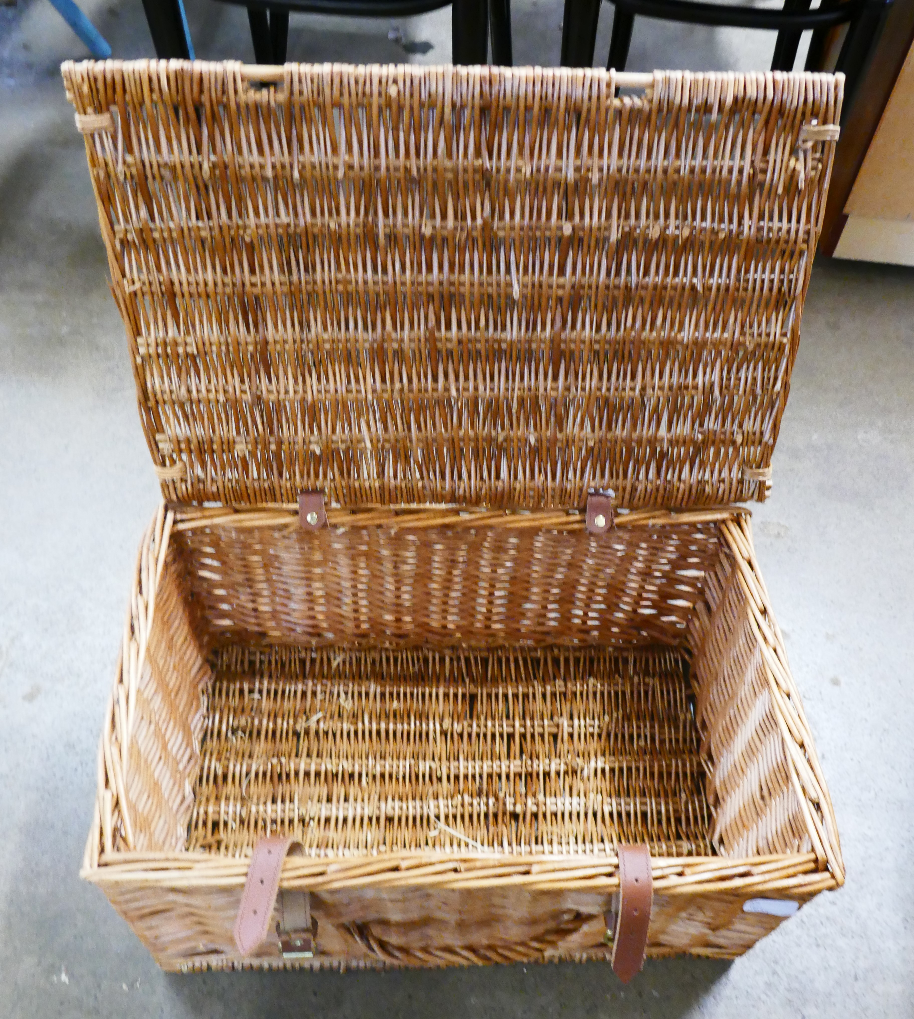 A Fortnum & Mason wicker hamper - Image 2 of 2