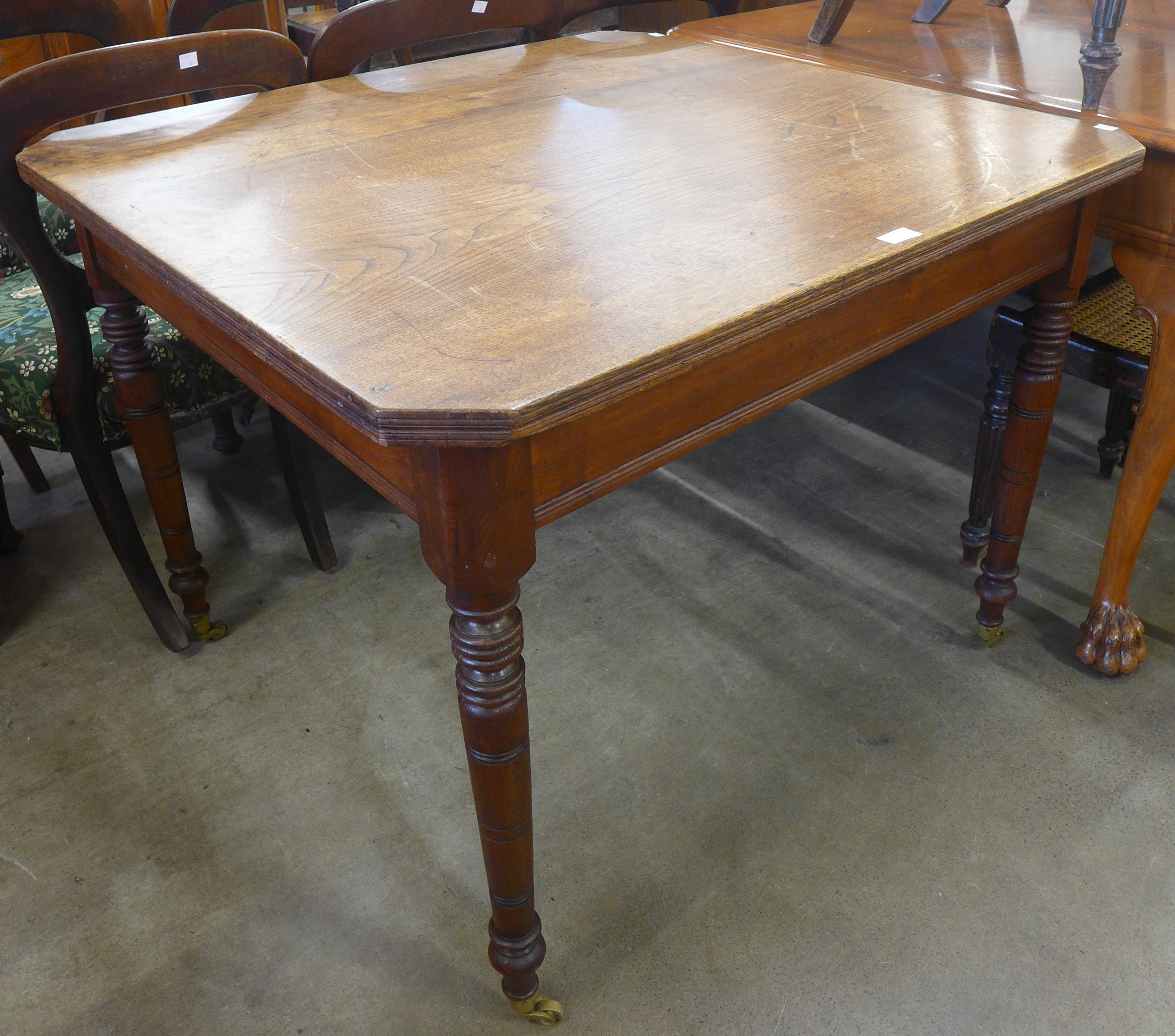 A Victorian oak kitchen table - Image 2 of 2