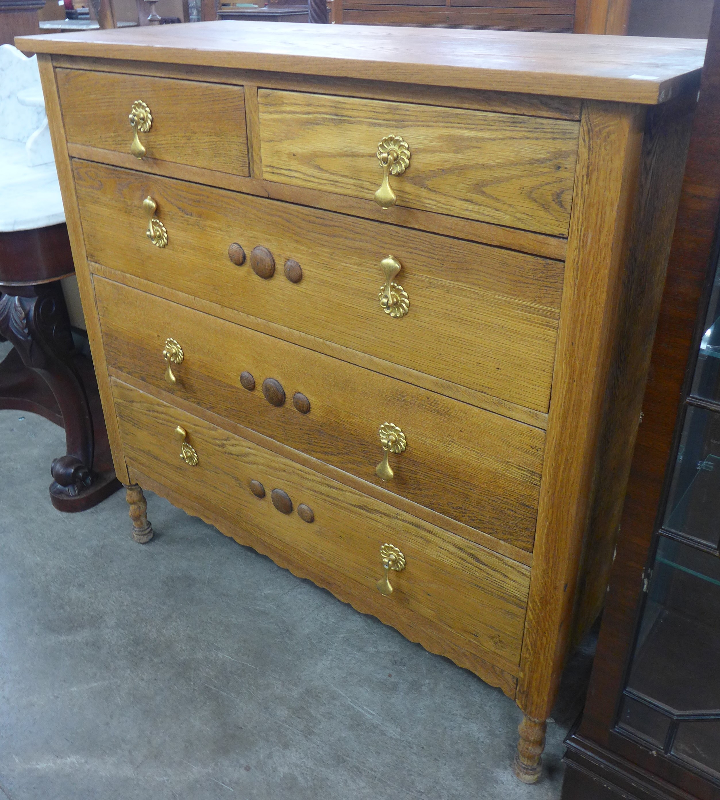 An oak chest of drawers