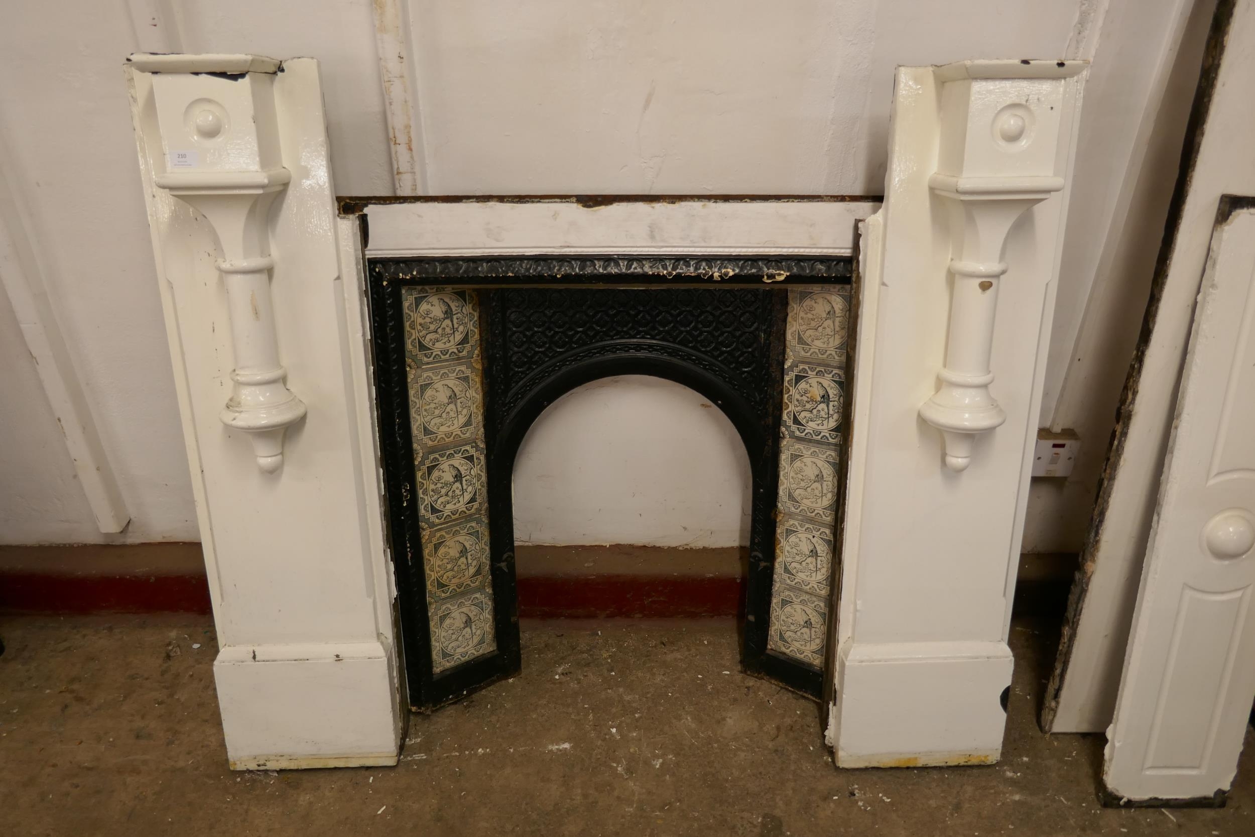 A Victorian slate fire surround with cast iron tiled insert - Image 4 of 4