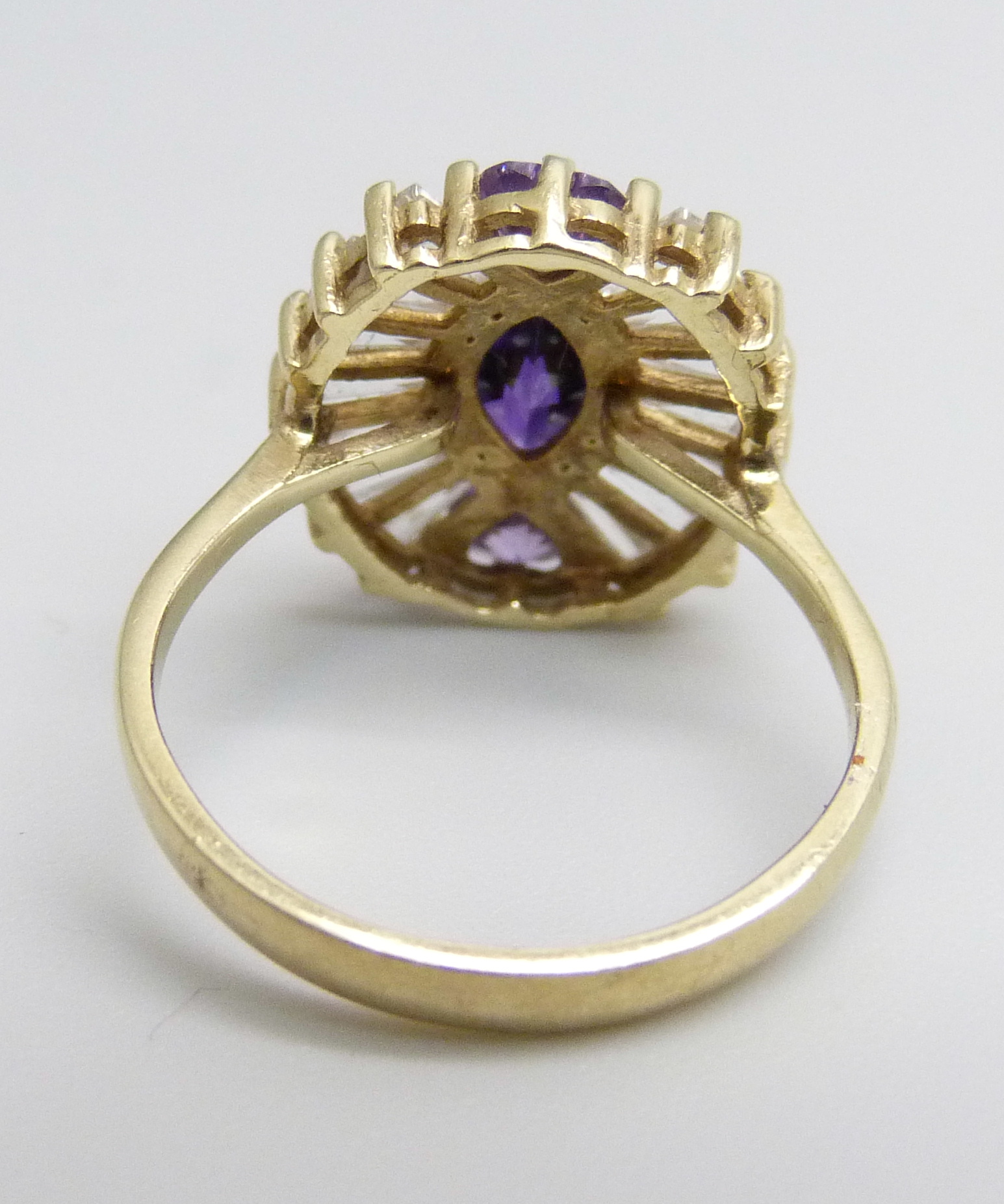 A 9ct gold, white and amethyst stone Art Deco style ring, 3.4g, L - Image 3 of 3
