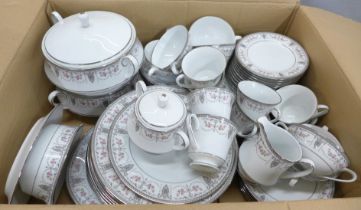 Noritake Clarice pattern dinnerwares, fifty-nine pieces in total, small chip to side plate **