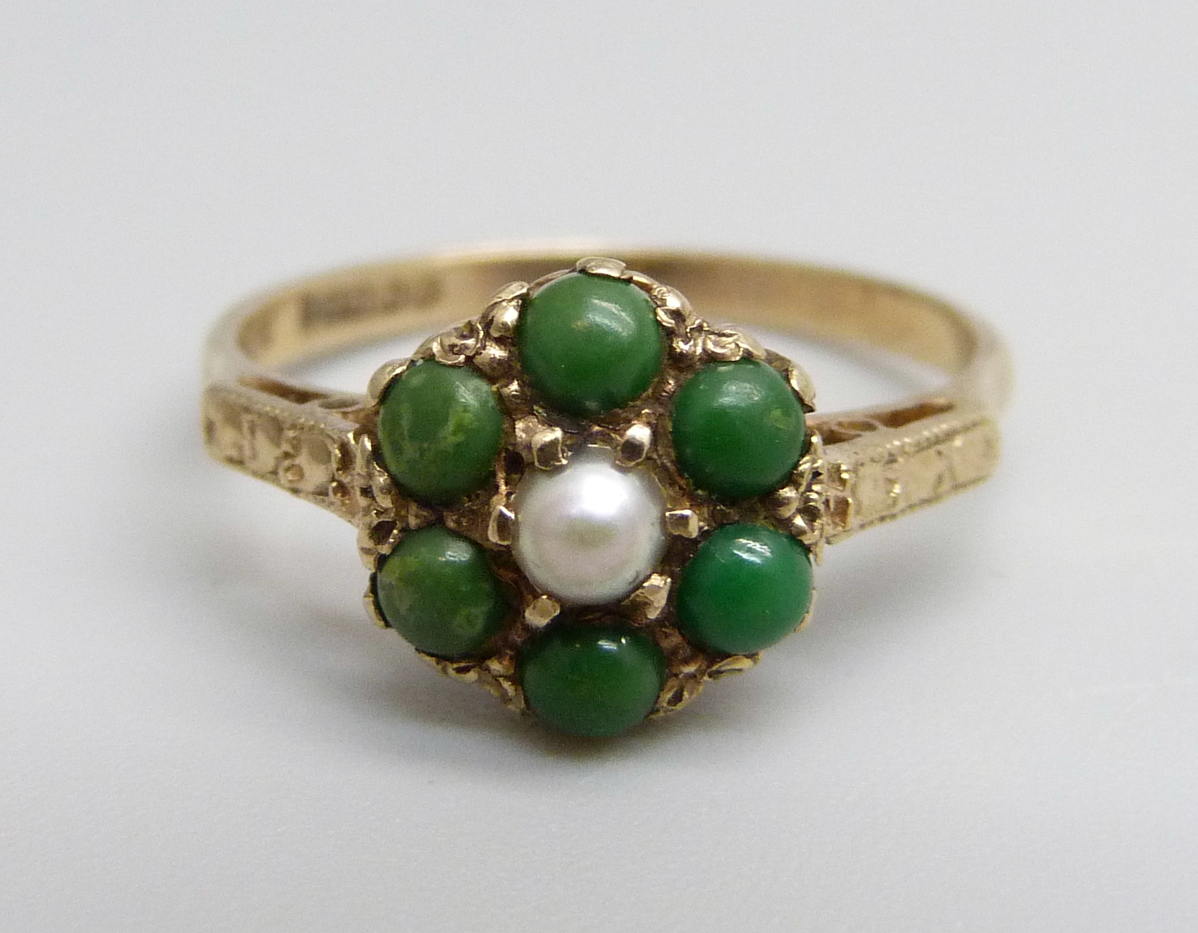 A 9ct gold, turquoise and pearl ring, 1.9g, P